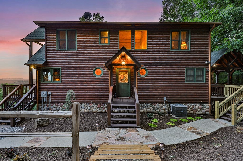 Blue Ridge, Georgia, 30513, United States, 4 Bedrooms Bedrooms, ,4 BathroomsBathrooms,Residential,Active,1998761