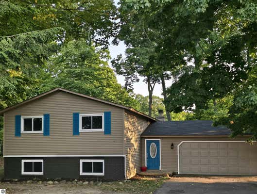 1852 POTTER RD E, TRAVERSE CITY, MI 49696 - Image 1