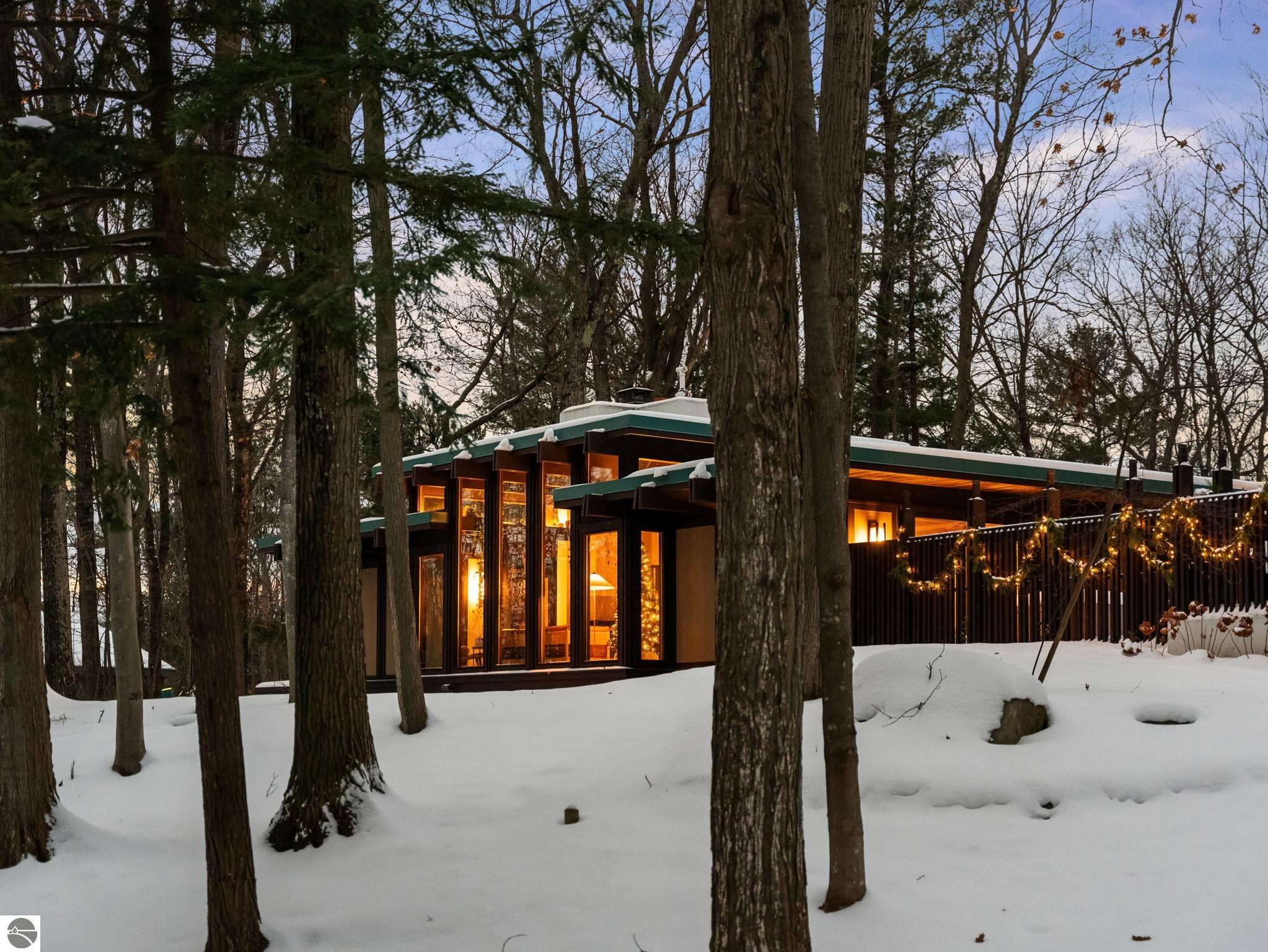 Traverse City, Michigan, 49686, United States, 3 Bedrooms Bedrooms, ,2 BathroomsBathrooms,Residential,Contingent,2007042