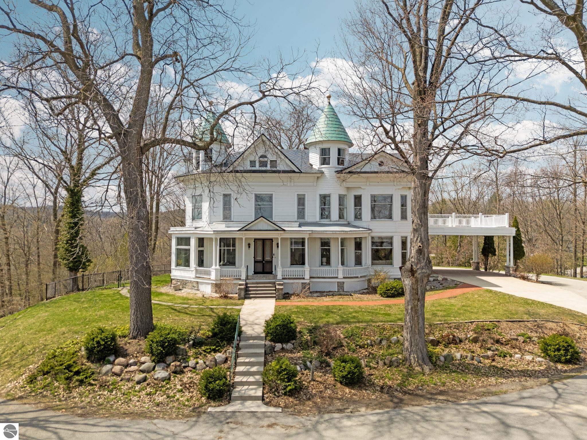 Traverse City, Michigan, 49684, United States, 5 Bedrooms Bedrooms, ,4 BathroomsBathrooms,Residential,Active,2043274