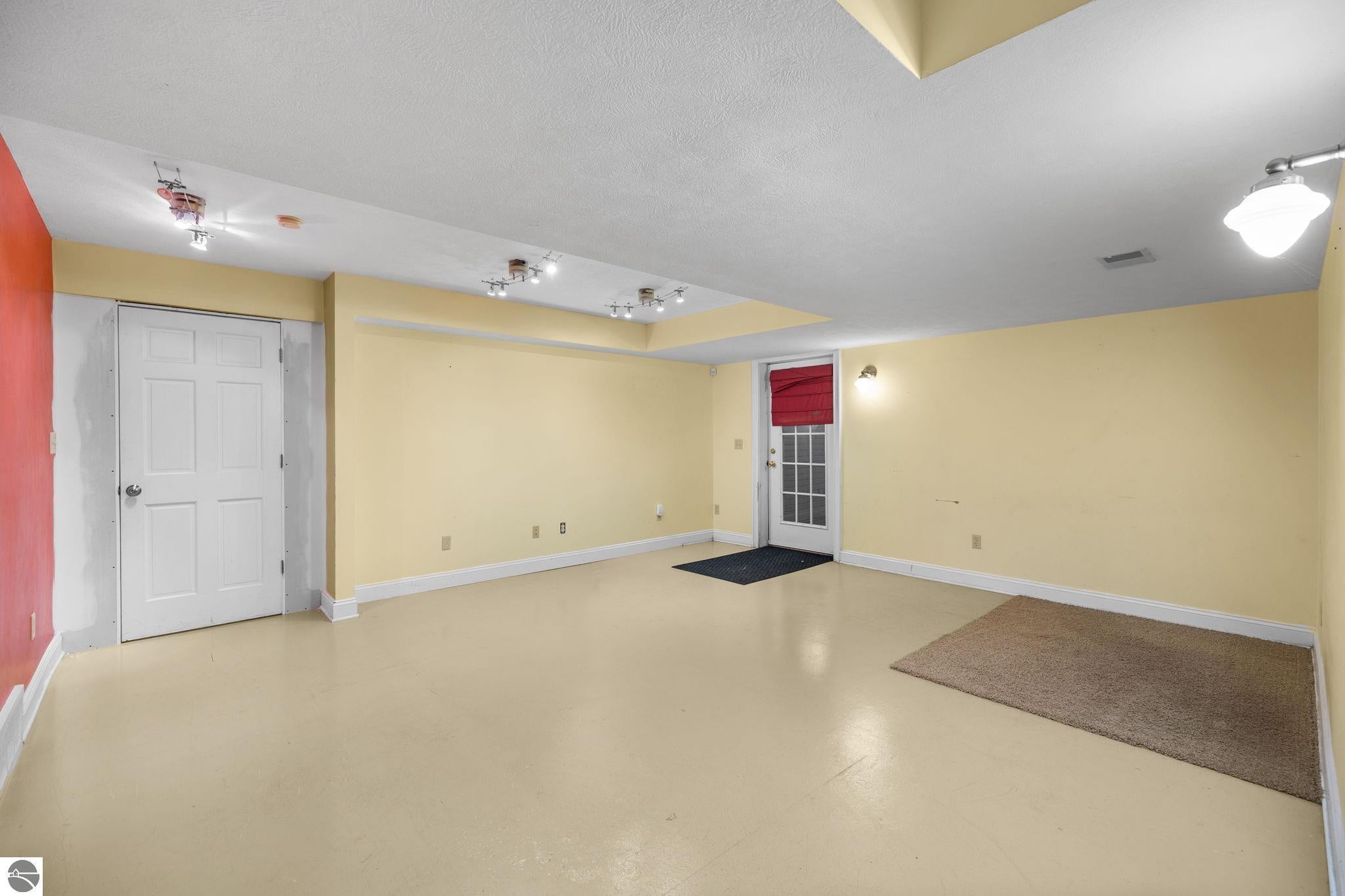 Traverse City, Michigan, 49686, United States, 4 Bedrooms Bedrooms, ,4 BathroomsBathrooms,Residential,Active,1990613