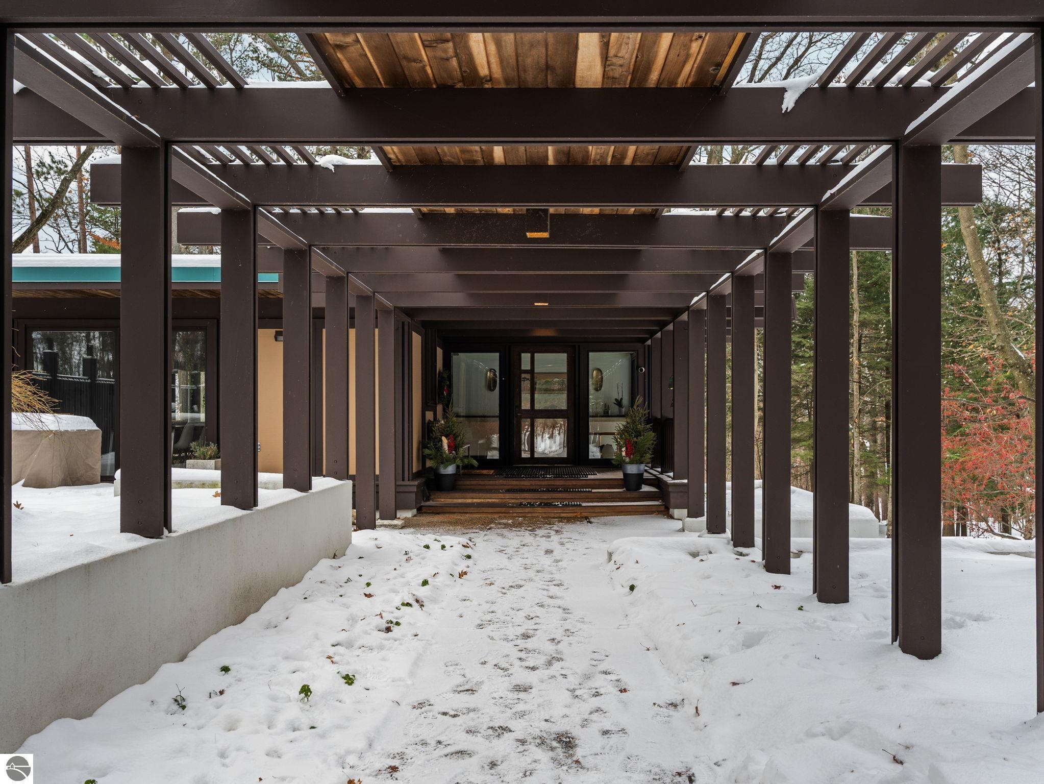 Traverse City, Michigan, 49686, United States, 3 Bedrooms Bedrooms, ,2 BathroomsBathrooms,Residential,Contingent,2007042