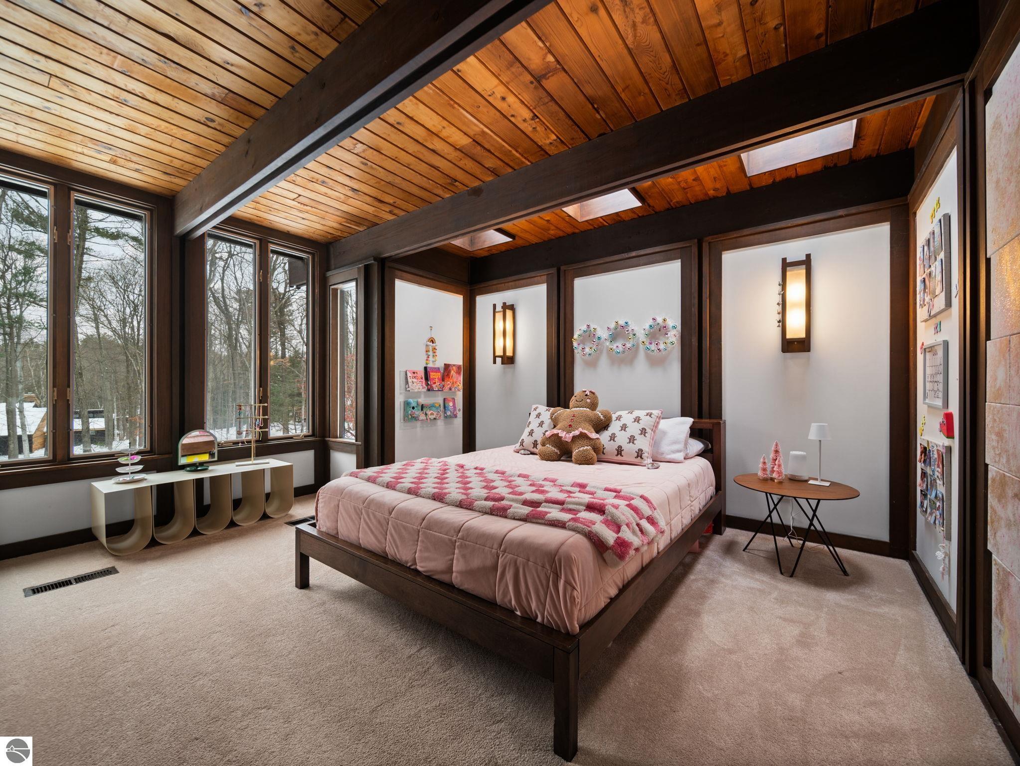 Traverse City, Michigan, 49686, United States, 3 Bedrooms Bedrooms, ,2 BathroomsBathrooms,Residential,Contingent,2007042