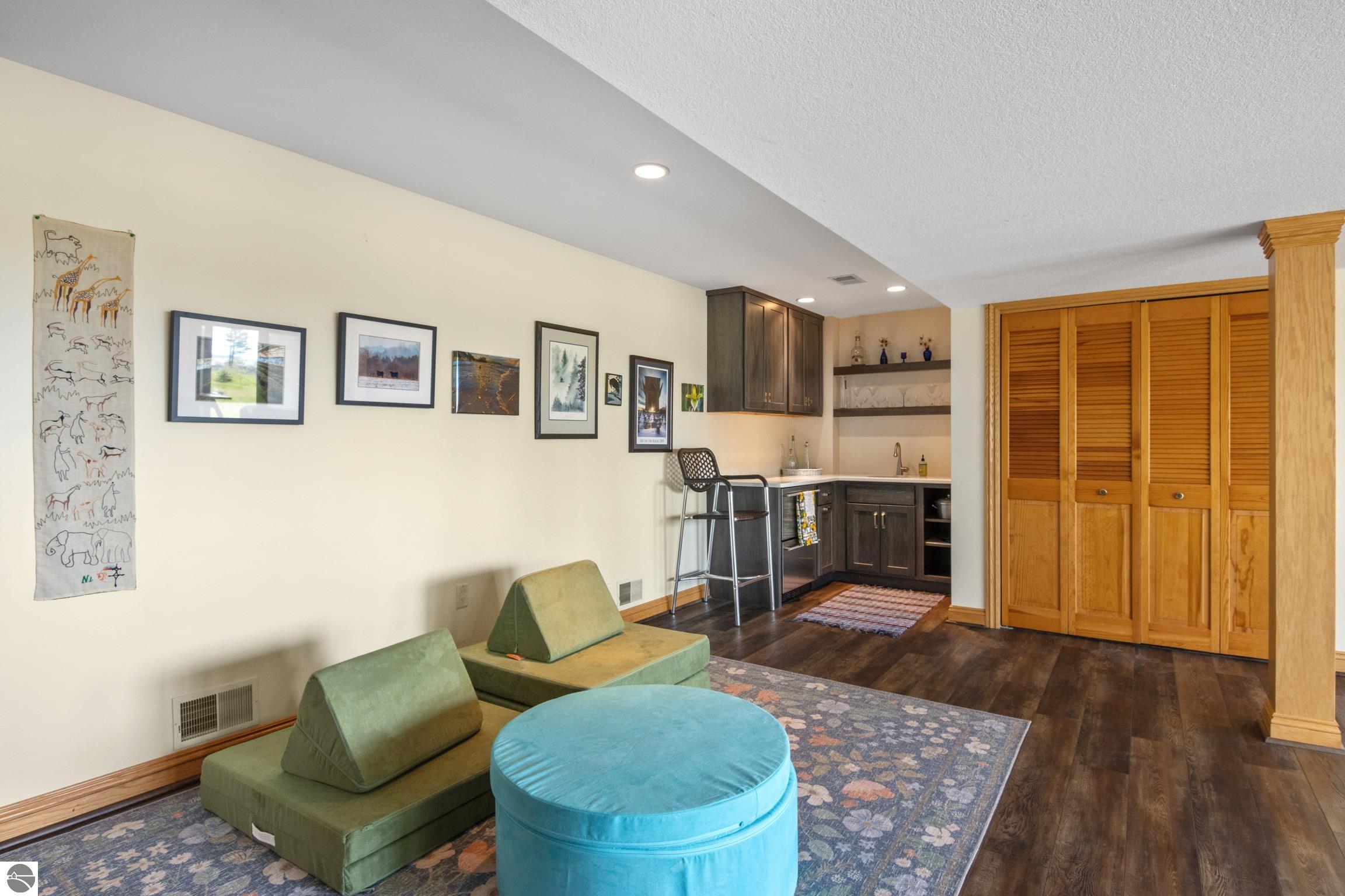 Williamsburg, Michigan, 49690, United States, ,4 BathroomsBathrooms,Residential,Active,1831821