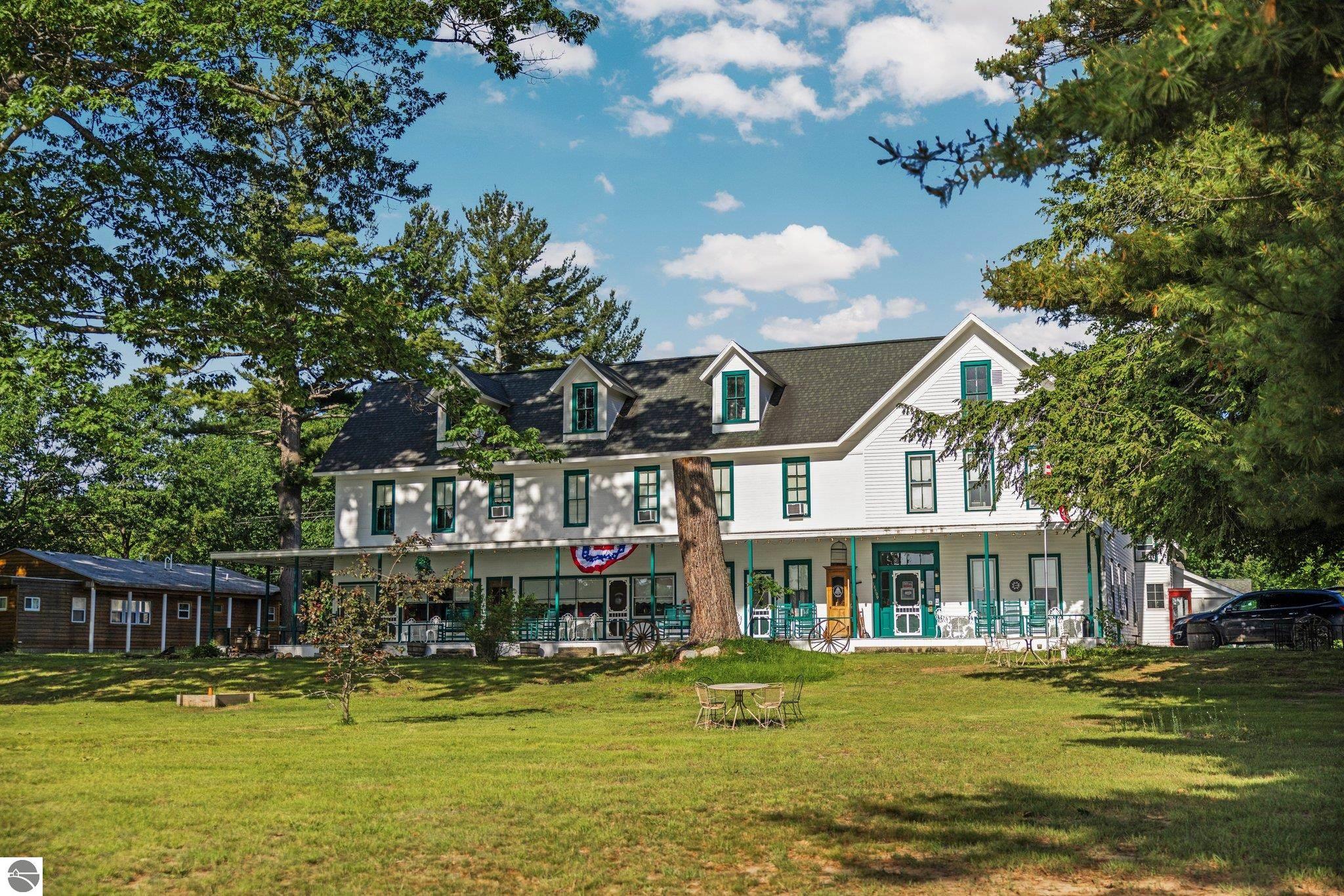 Traverse City, Michigan, 49686, United States, 11 Bedrooms Bedrooms, ,12 BathroomsBathrooms,Residential,Active,1871584