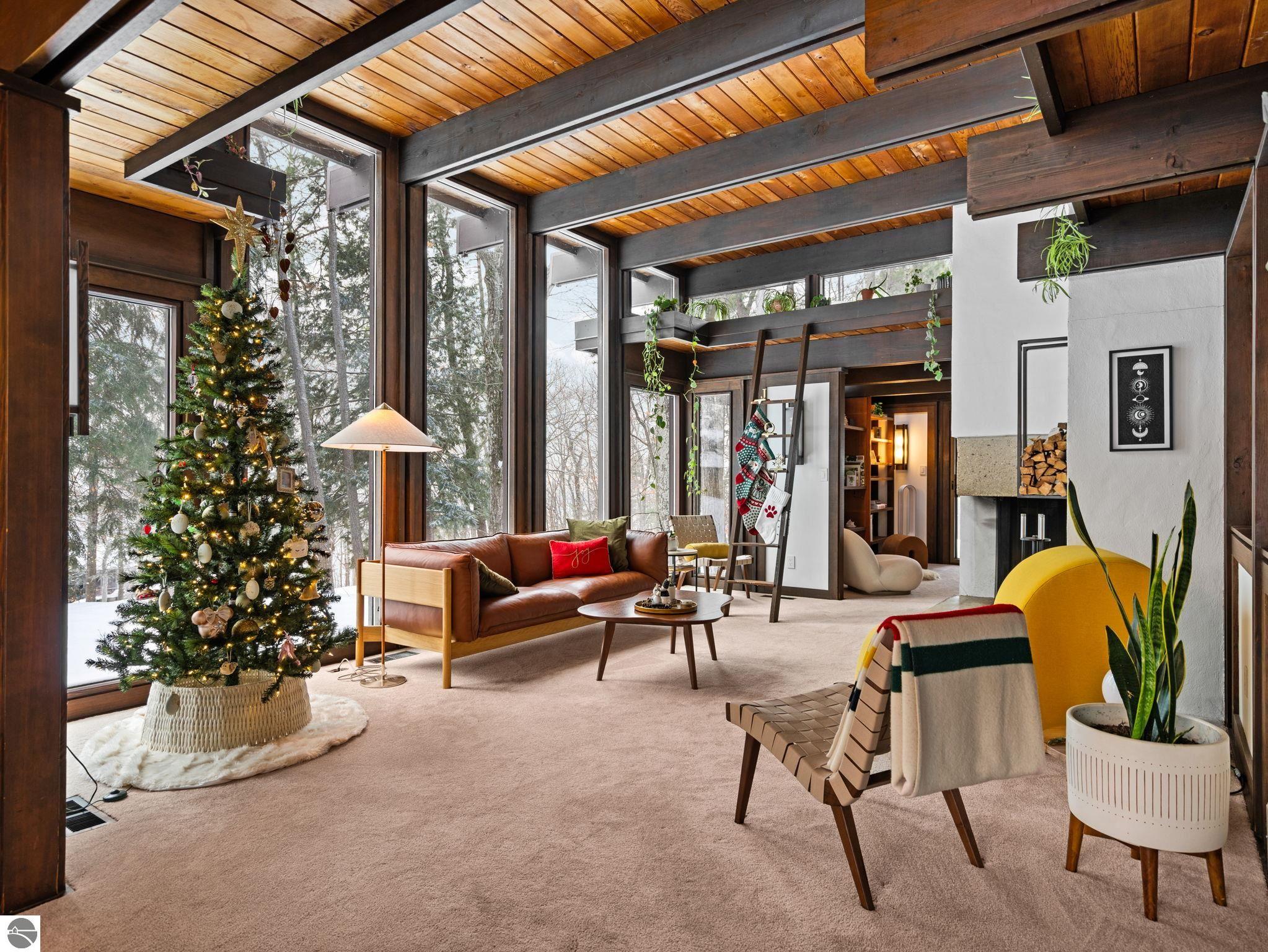 Traverse City, Michigan, 49686, United States, 3 Bedrooms Bedrooms, ,2 BathroomsBathrooms,Residential,Contingent,2007042