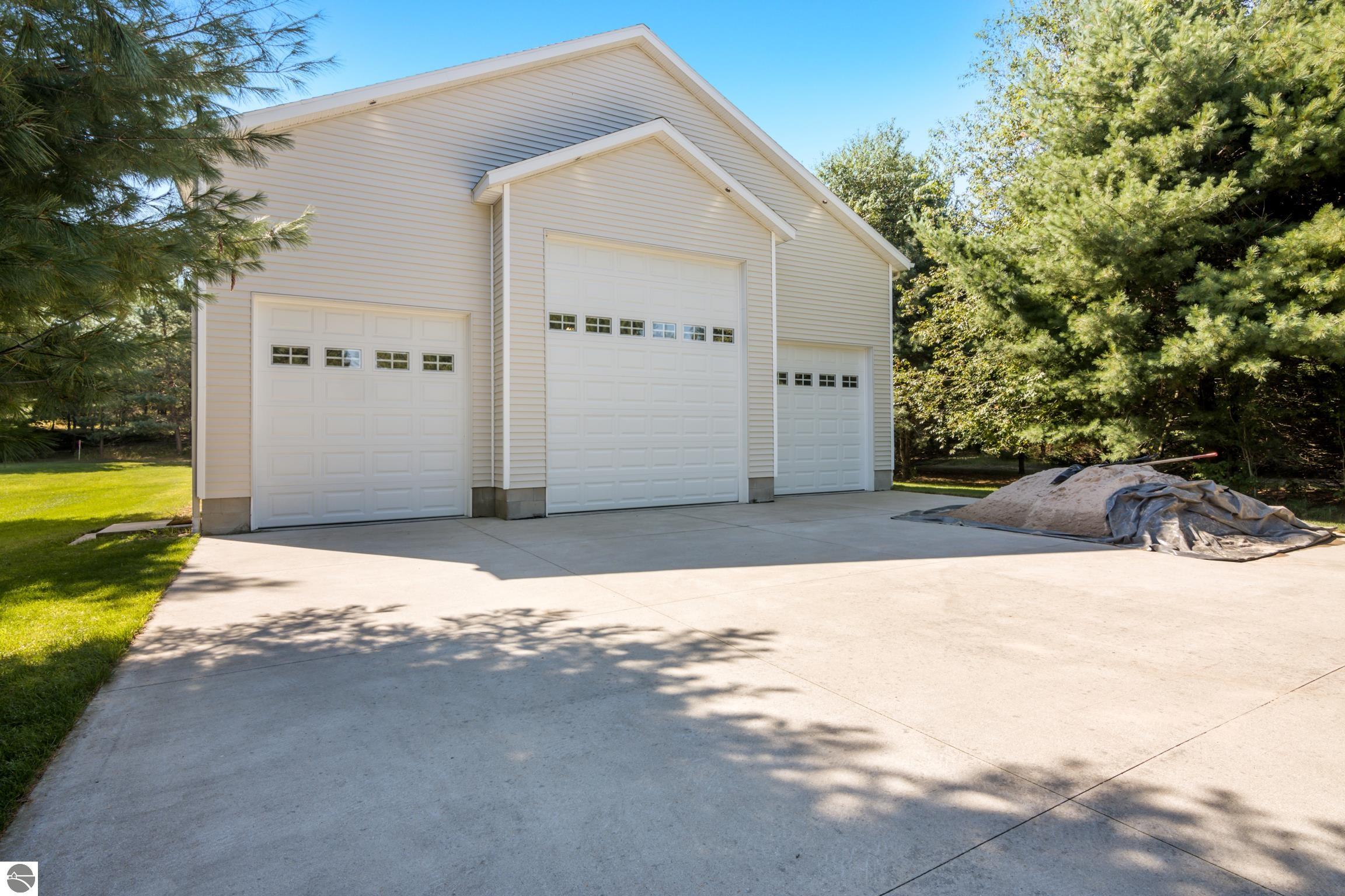 Williamsburg, Michigan, 49690, United States, 3 Bedrooms Bedrooms, ,3 BathroomsBathrooms,Residential,Active,1945241