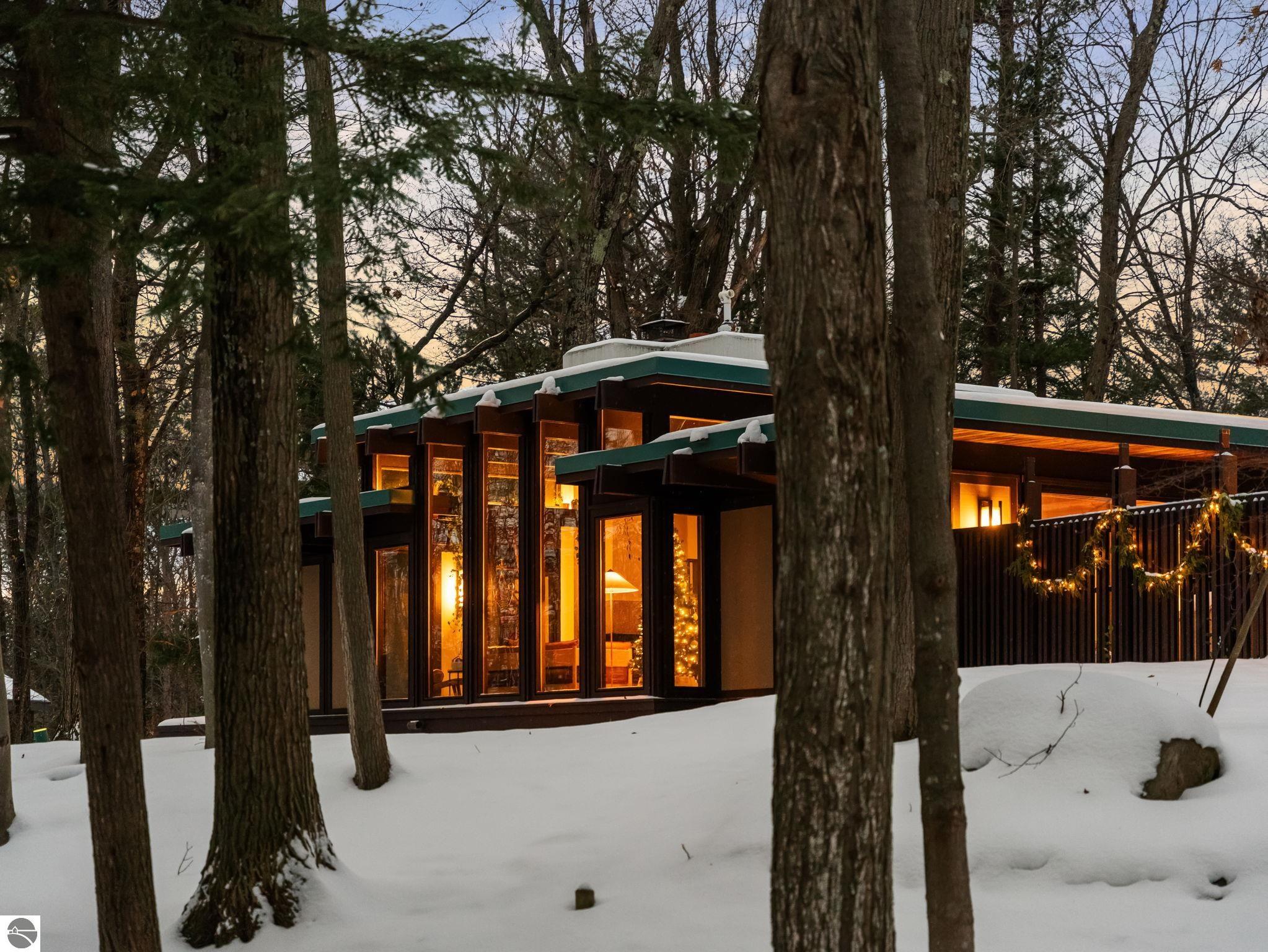 Traverse City, Michigan, 49686, United States, 3 Bedrooms Bedrooms, ,2 BathroomsBathrooms,Residential,Contingent,2007042