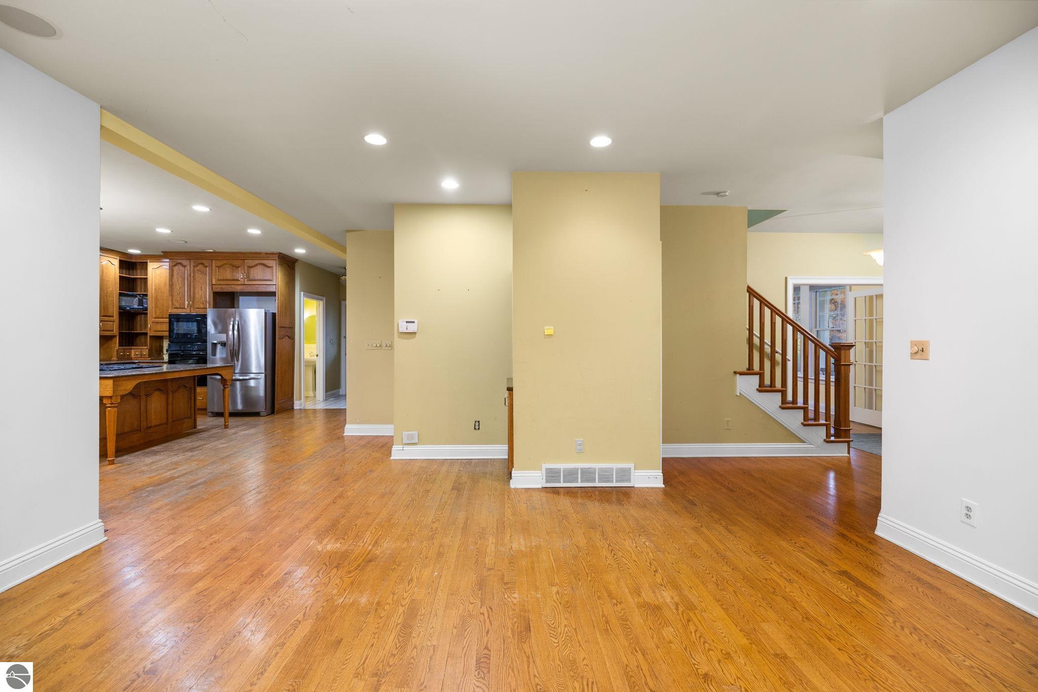 Traverse City, Michigan, 49686, United States, 4 Bedrooms Bedrooms, ,4 BathroomsBathrooms,Residential,Active,1990613