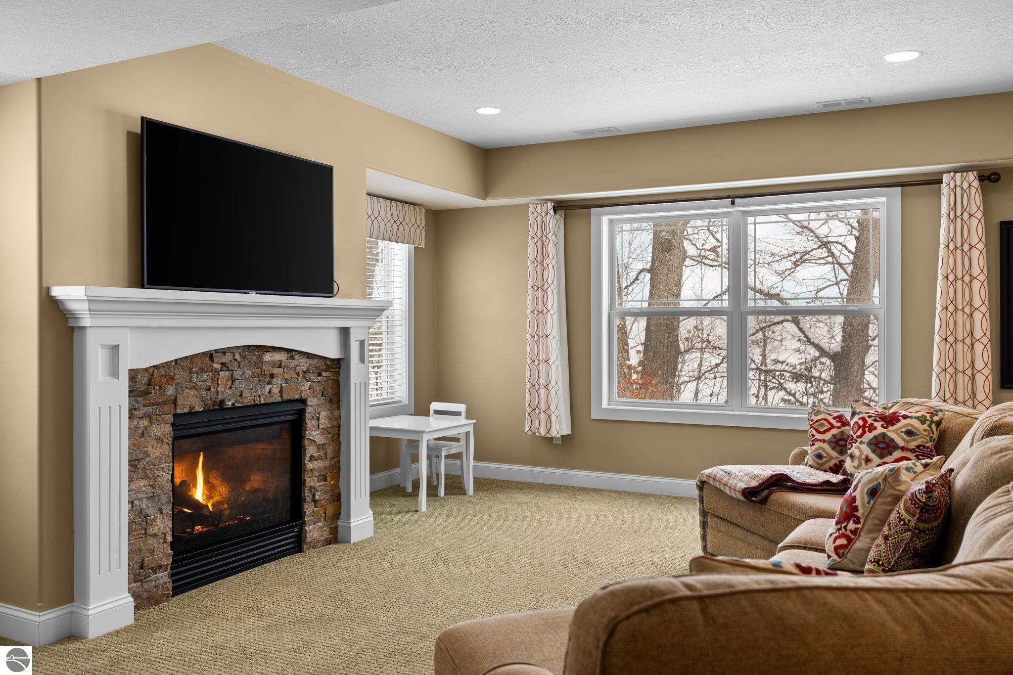 Traverse City, Michigan, 49685, United States, 6 Bedrooms Bedrooms, ,5 BathroomsBathrooms,Residential,Active,2007994