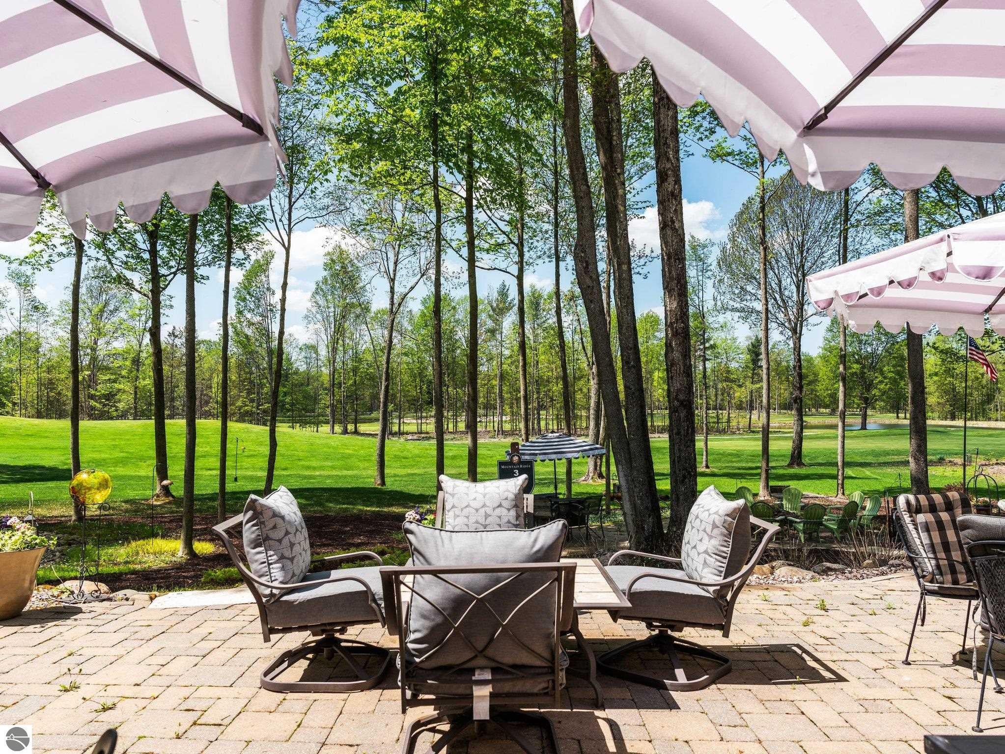 Thompsonville, Michigan, 49683, United States, 5 Bedrooms Bedrooms, ,6 BathroomsBathrooms,Residential,Active,1820794