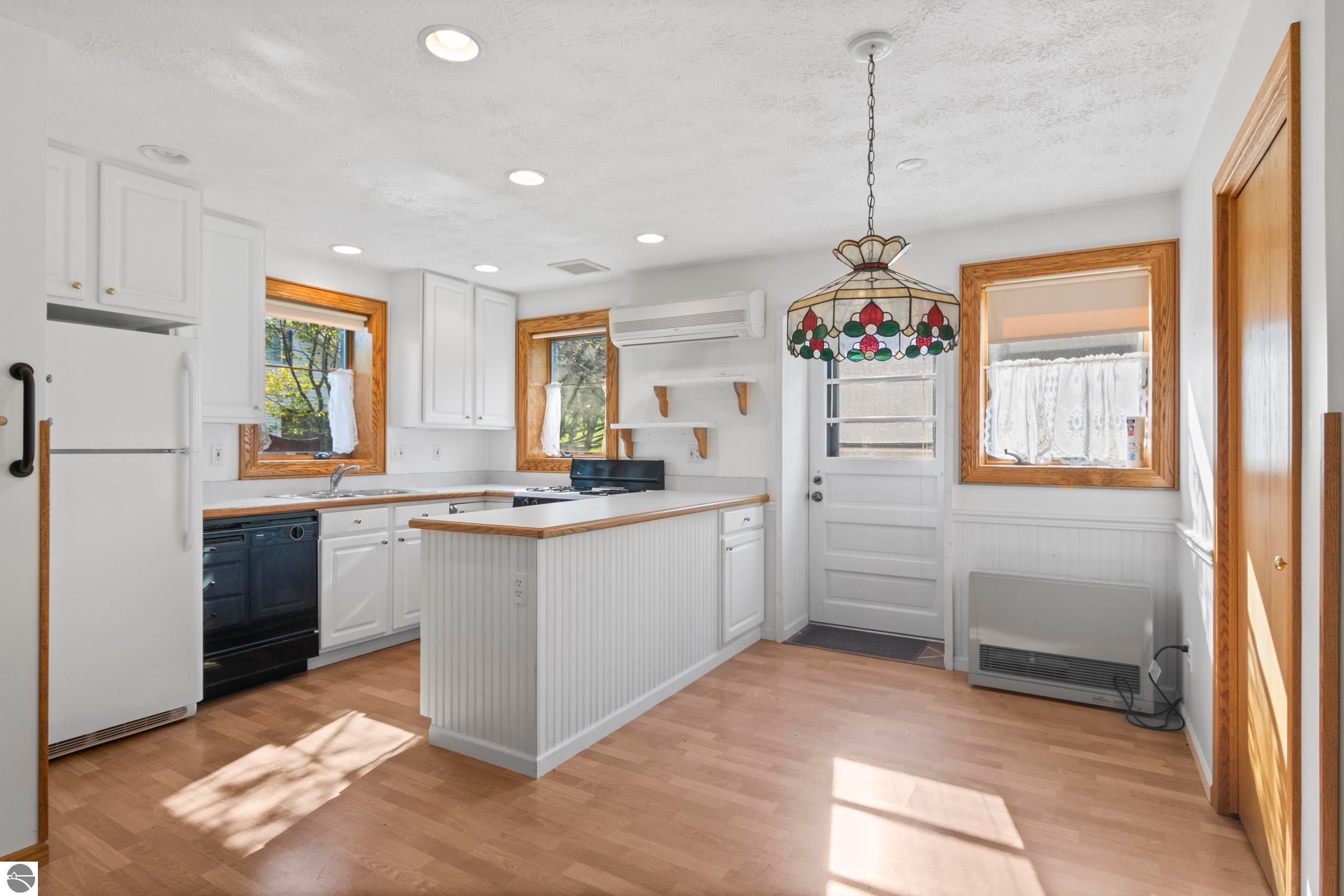 Kewadin, Michigan, 49648, United States, 5 Bedrooms Bedrooms, ,6 BathroomsBathrooms,Residential,Active,1914924