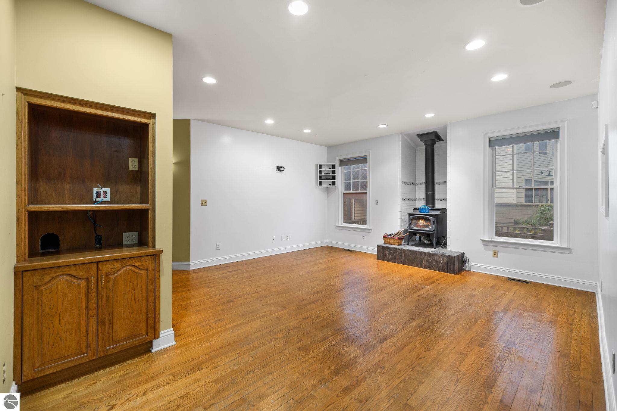 Traverse City, Michigan, 49686, United States, 4 Bedrooms Bedrooms, ,4 BathroomsBathrooms,Residential,Active,1990613