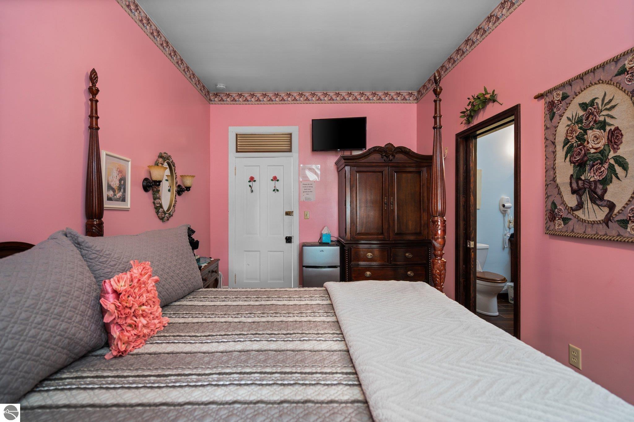 Traverse City, Michigan, 49686, United States, 11 Bedrooms Bedrooms, ,12 BathroomsBathrooms,Residential,Active,1871584