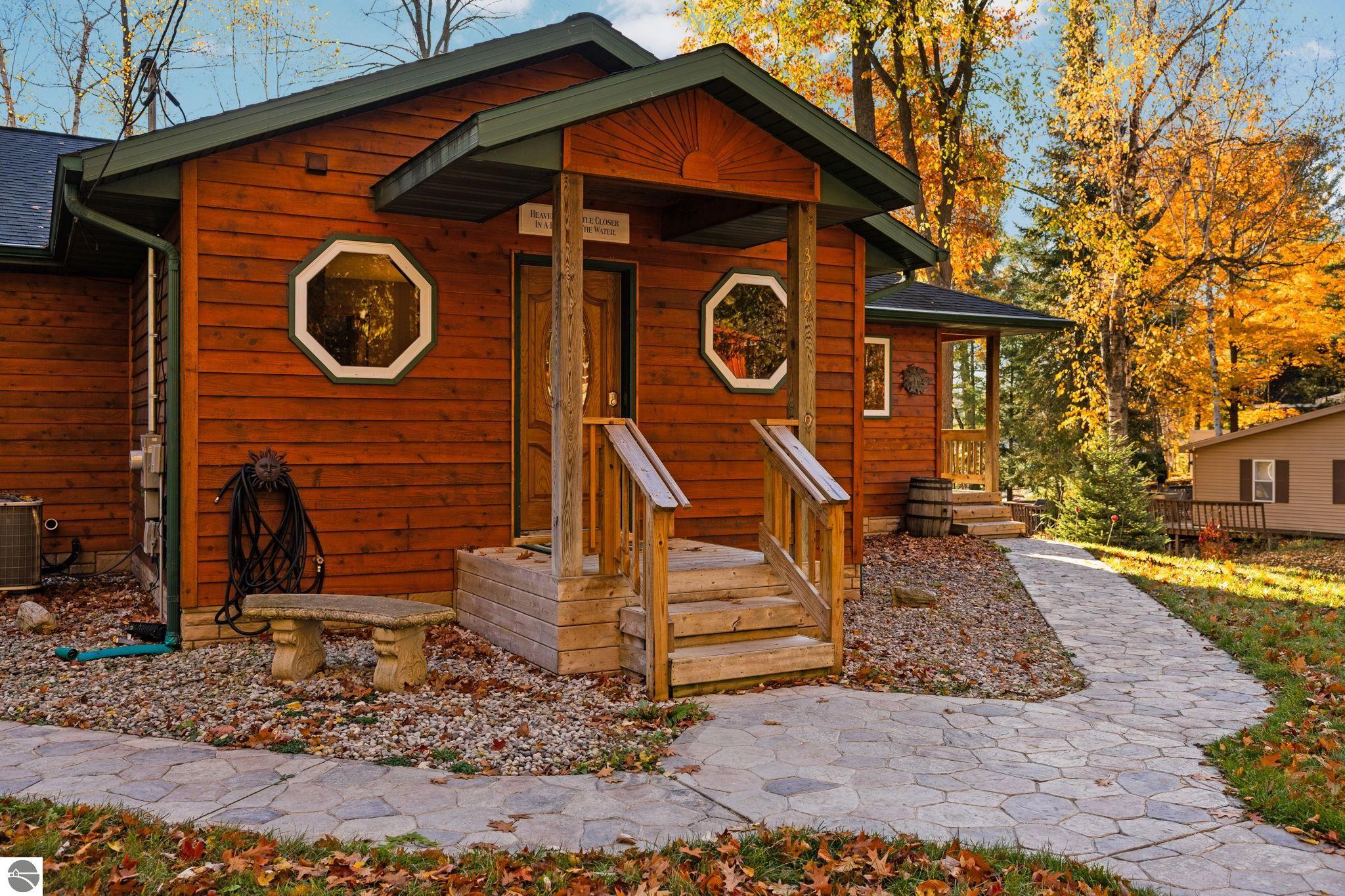 Traverse City, Michigan, 49696, United States, 2 Bedrooms Bedrooms, ,3 BathroomsBathrooms,Residential,Active,1985865