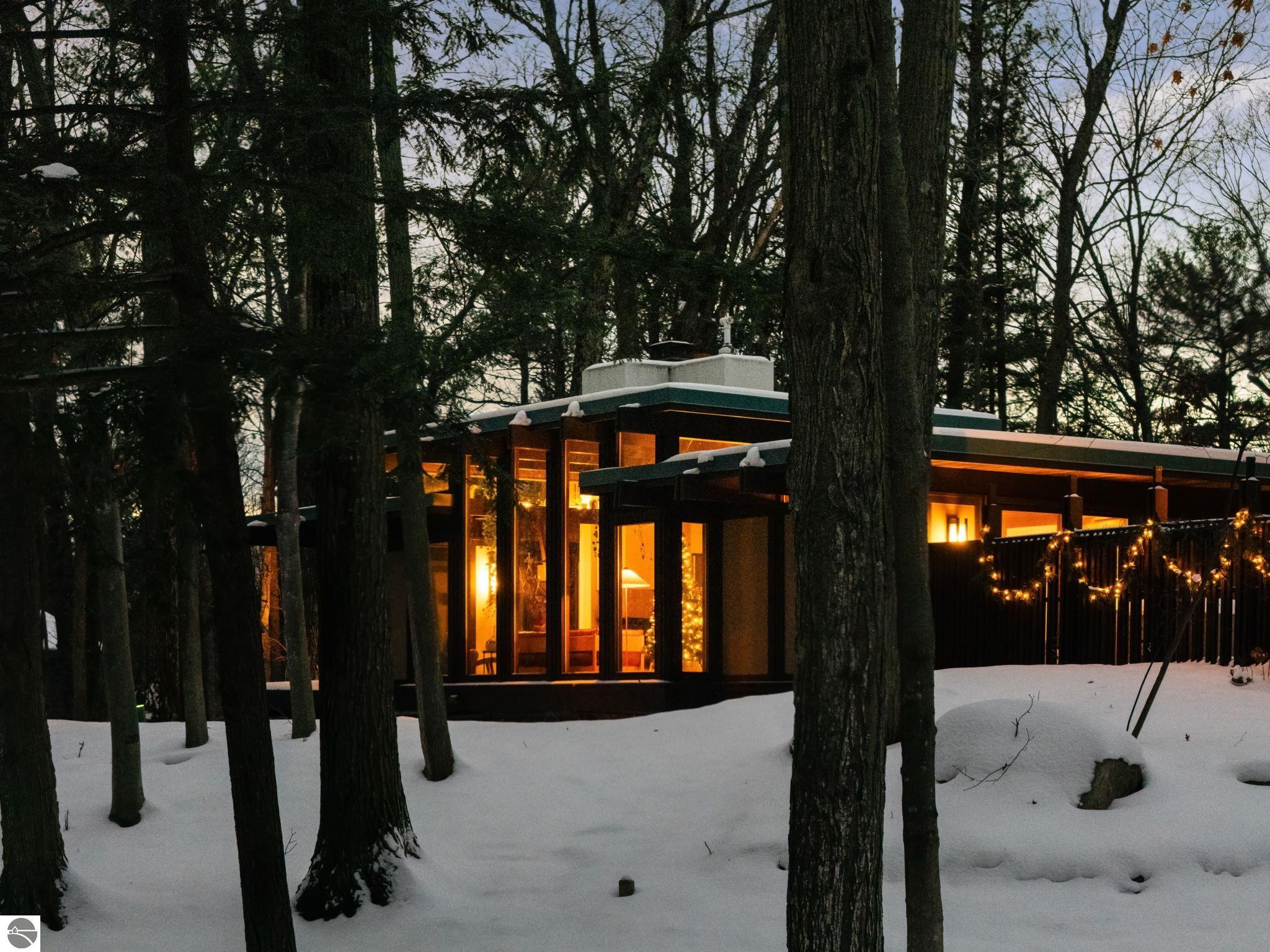 Traverse City, Michigan, 49686, United States, 3 Bedrooms Bedrooms, ,2 BathroomsBathrooms,Residential,Contingent,2007042