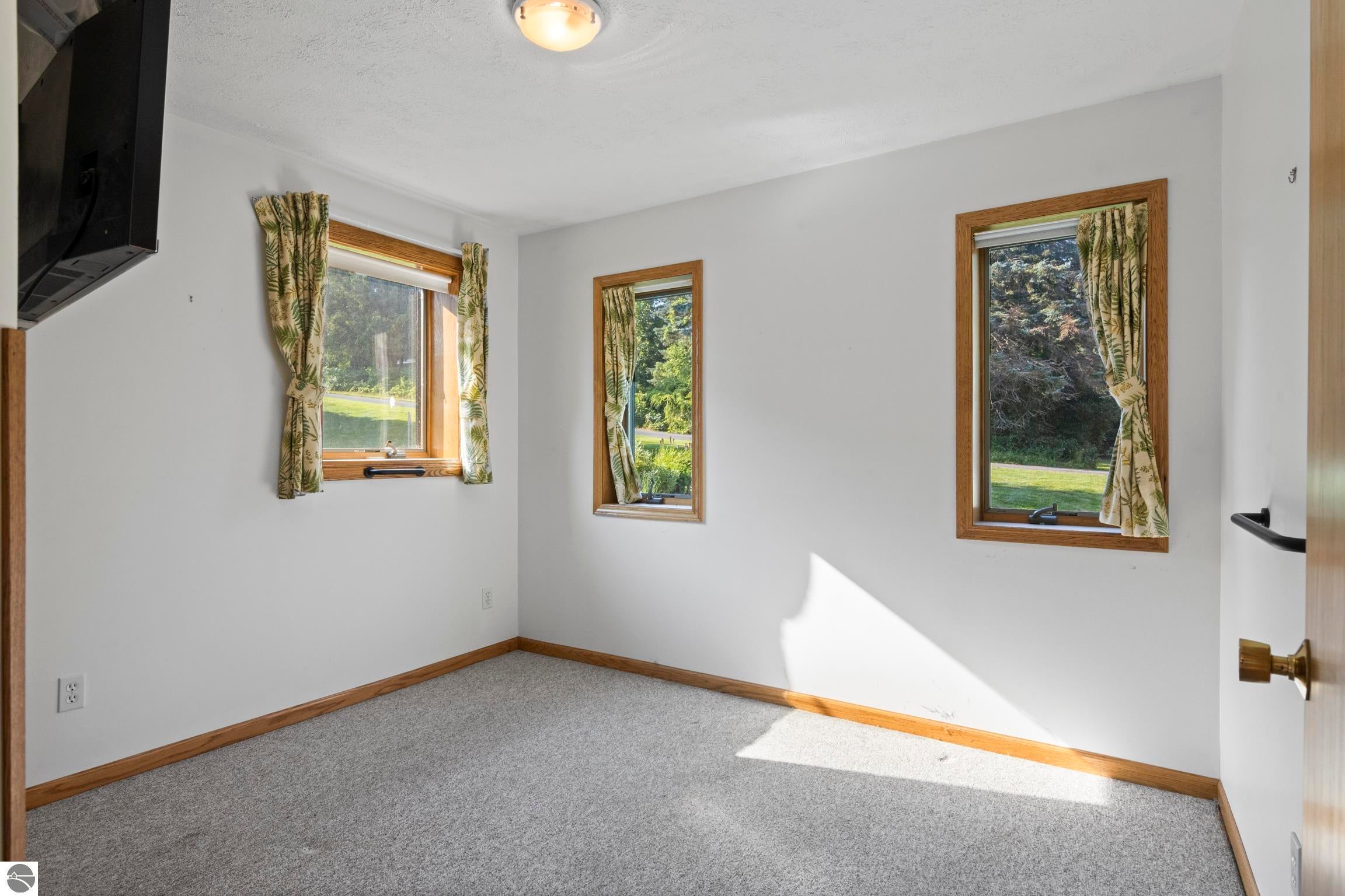 Kewadin, Michigan, 49648, United States, 5 Bedrooms Bedrooms, ,6 BathroomsBathrooms,Residential,Active,1914924