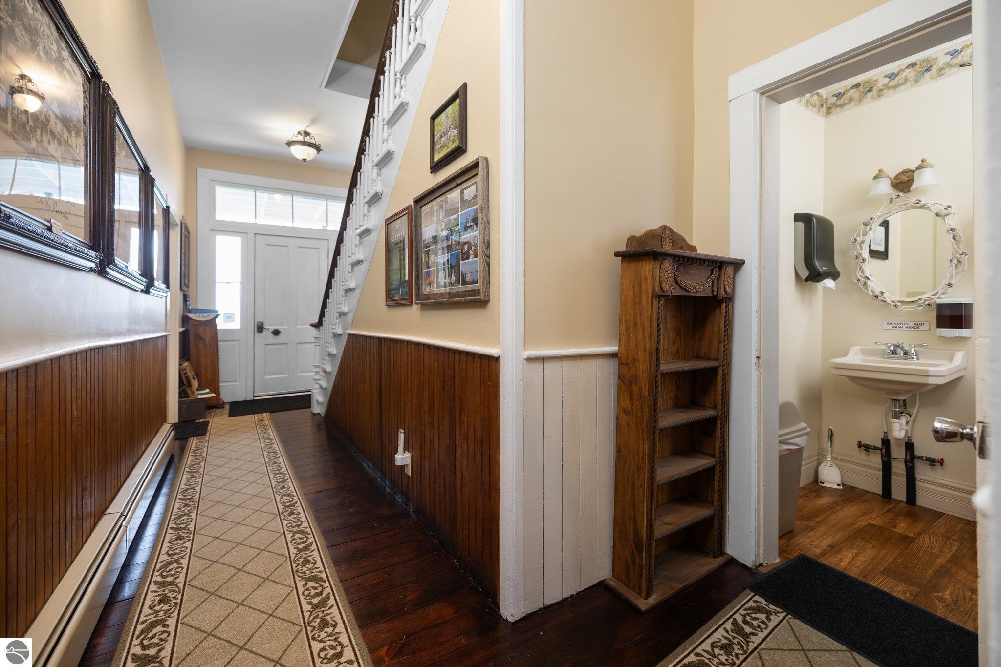 Traverse City, Michigan, 49686, United States, 11 Bedrooms Bedrooms, ,12 BathroomsBathrooms,Residential,Active,1871584