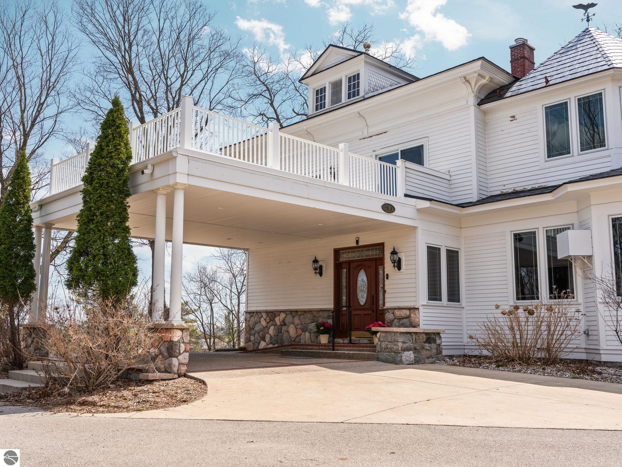 Traverse City, Michigan, 49684, United States, 5 Bedrooms Bedrooms, ,4 BathroomsBathrooms,Residential,Active,2043274