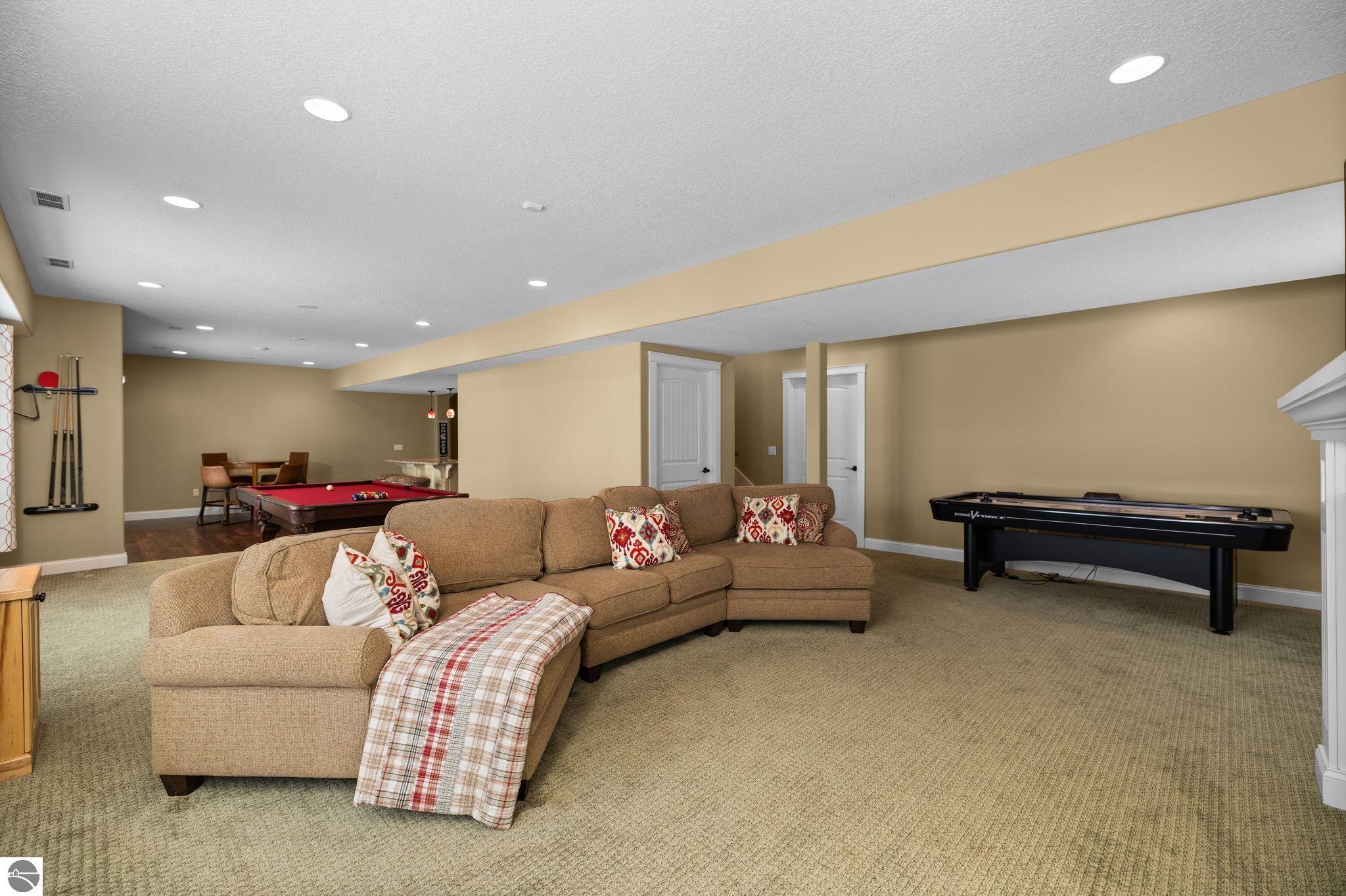 Traverse City, Michigan, 49685, United States, 6 Bedrooms Bedrooms, ,5 BathroomsBathrooms,Residential,Active,2007994