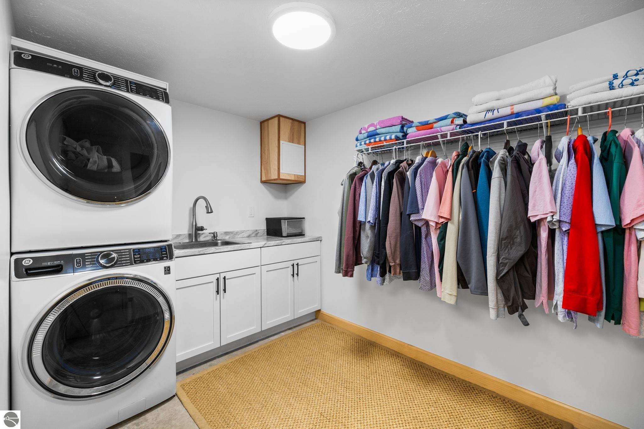 Traverse City, Michigan, 49684, United States, 4 Bedrooms Bedrooms, ,3 BathroomsBathrooms,Residential,Active,1909642