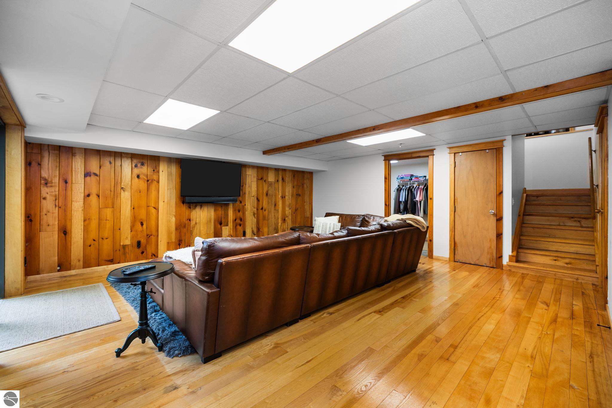 Traverse City, Michigan, 49684, United States, 4 Bedrooms Bedrooms, ,3 BathroomsBathrooms,Residential,Active,1909642