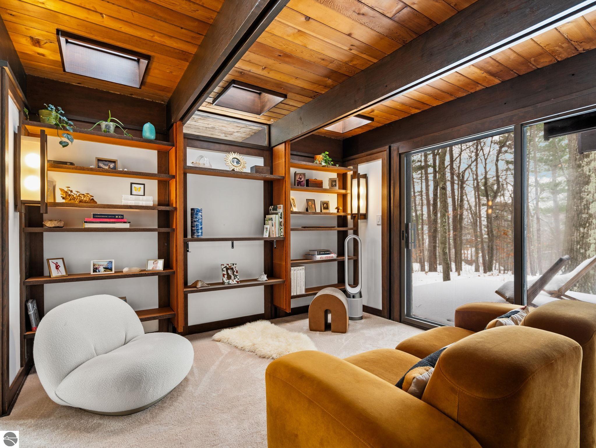 Traverse City, Michigan, 49686, United States, 3 Bedrooms Bedrooms, ,2 BathroomsBathrooms,Residential,Contingent,2007042