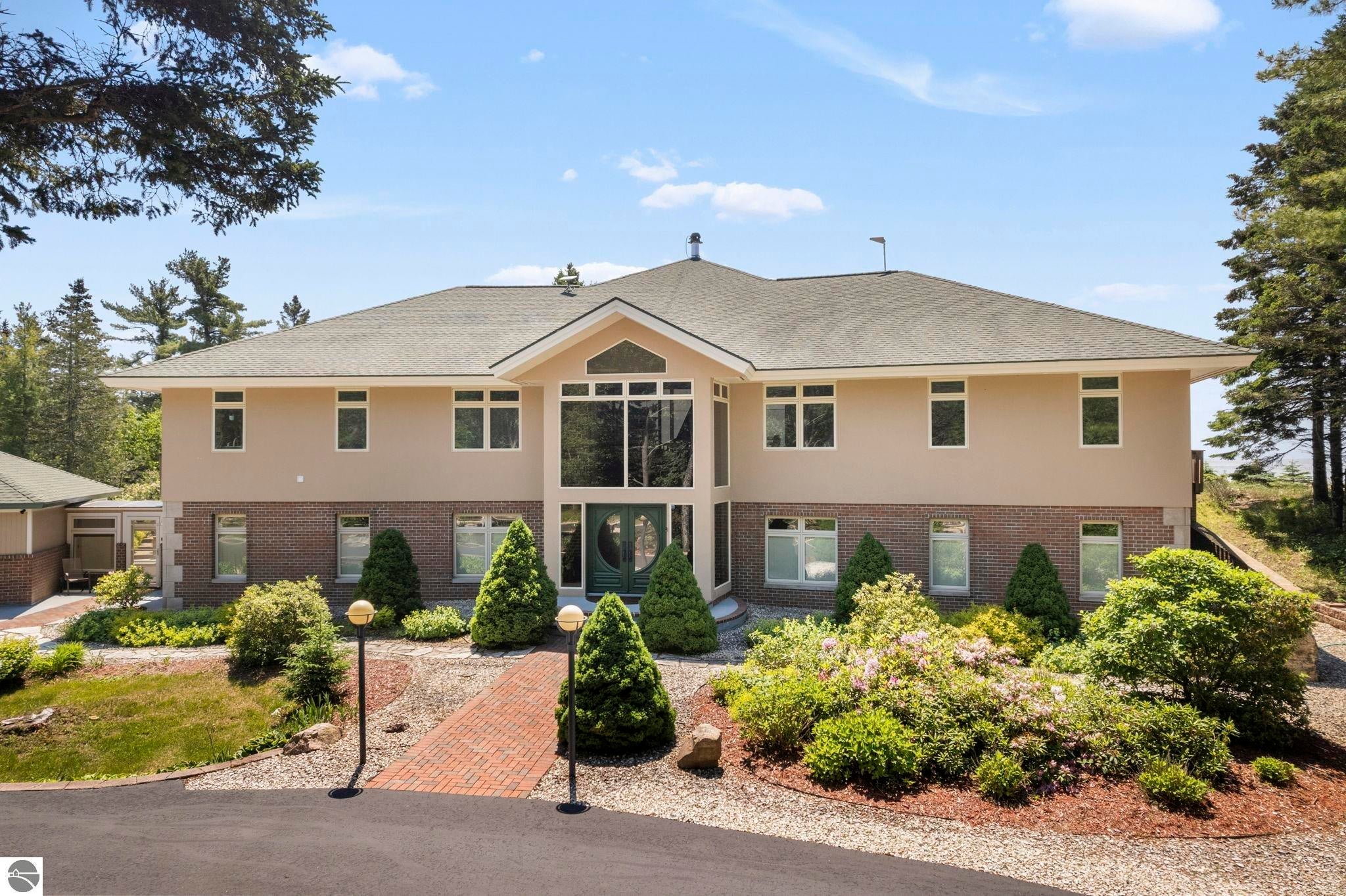 Manistique, Michigan, 49854, United States, 5 Bedrooms Bedrooms, ,5 BathroomsBathrooms,Residential,Active,1778718