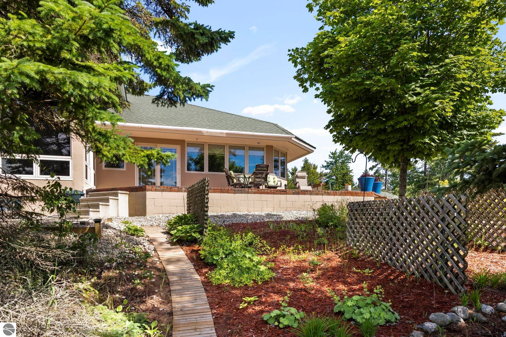 Manistique, Michigan, 49854, United States, 5 Bedrooms Bedrooms, ,5 BathroomsBathrooms,Residential,Active,1778718