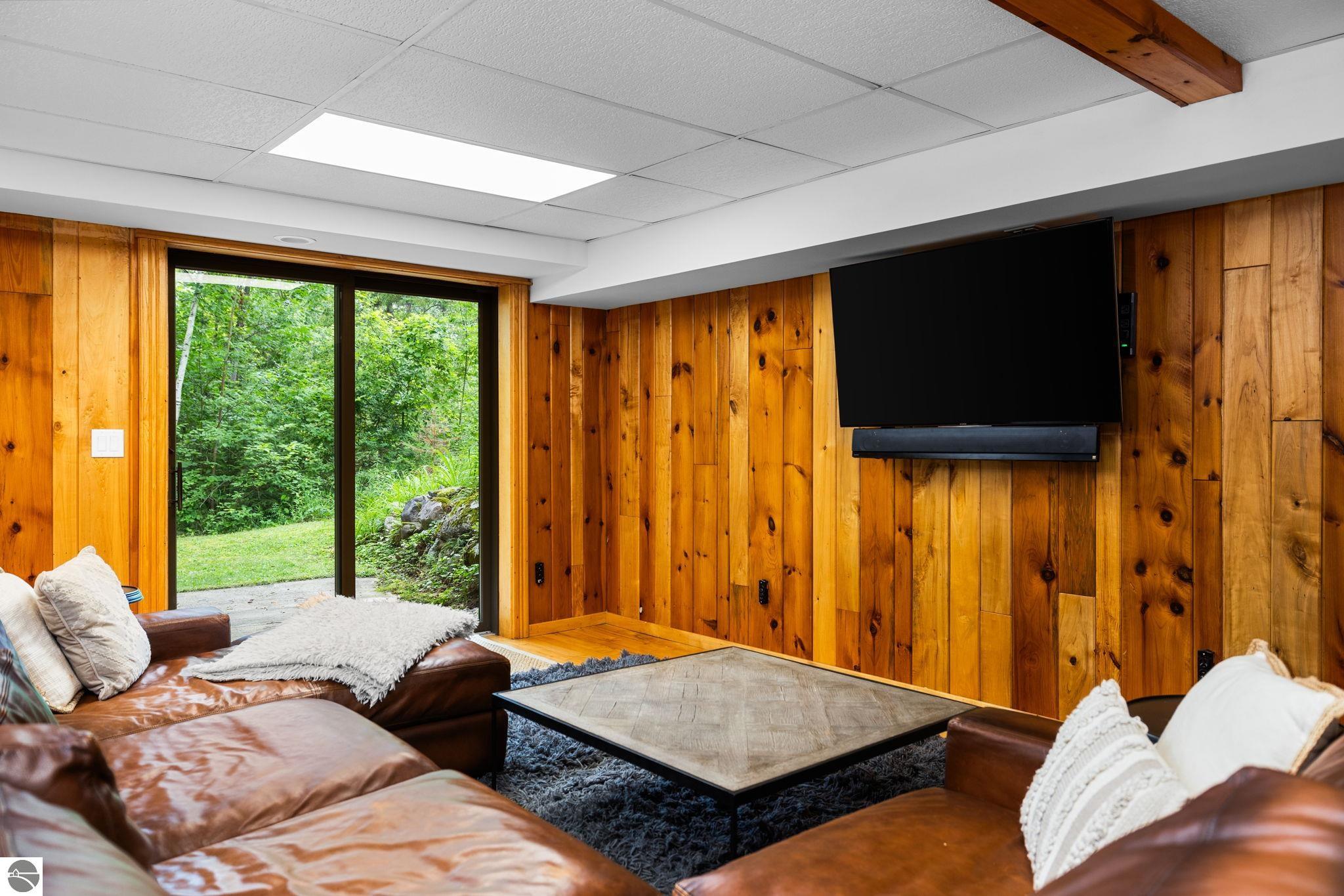 Traverse City, Michigan, 49684, United States, 4 Bedrooms Bedrooms, ,3 BathroomsBathrooms,Residential,Active,1909642