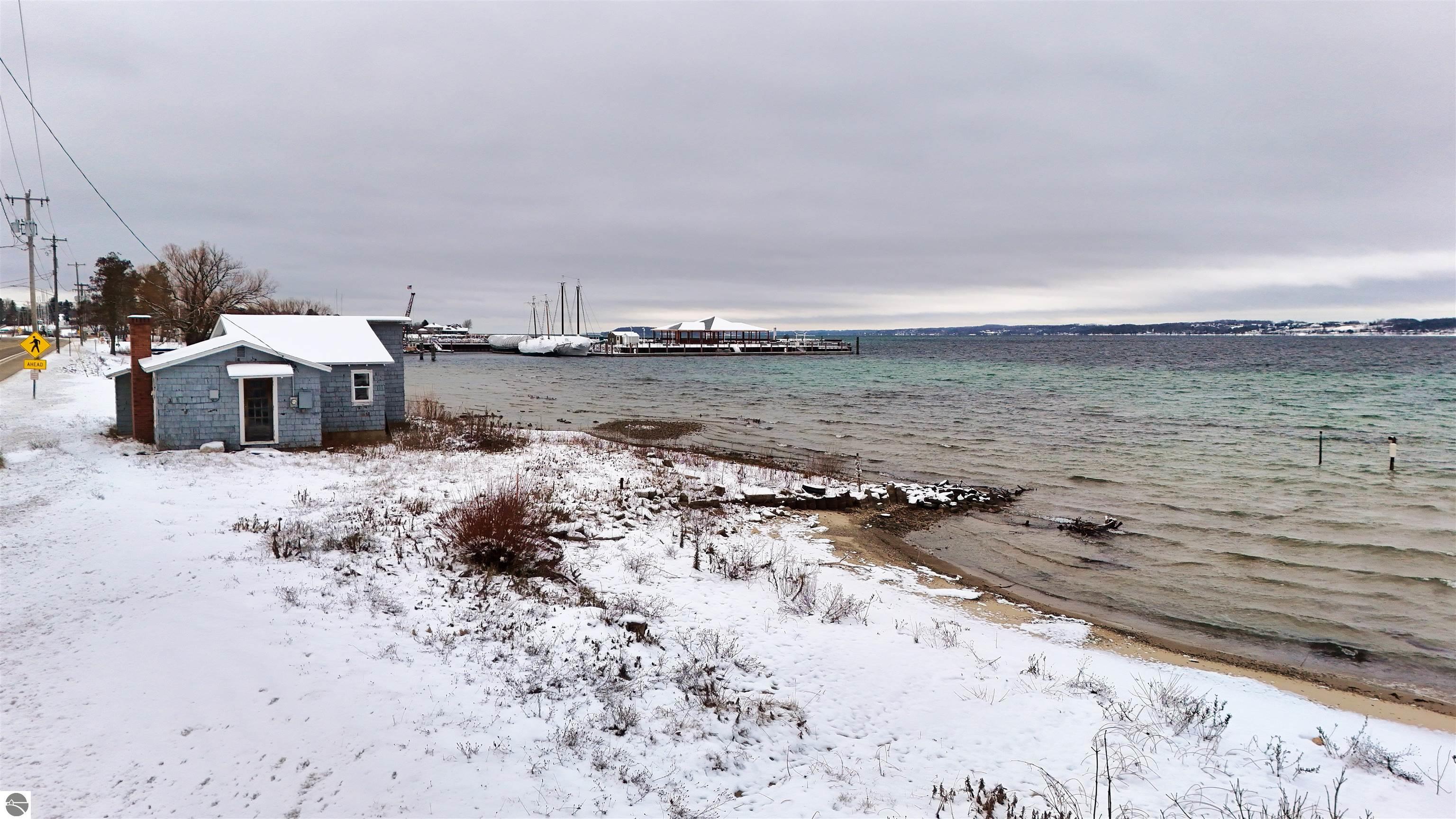 Traverse City, Michigan, 49684, United States, 1 Bedroom Bedrooms, ,1 BathroomBathrooms,Residential,Contingent,1929461