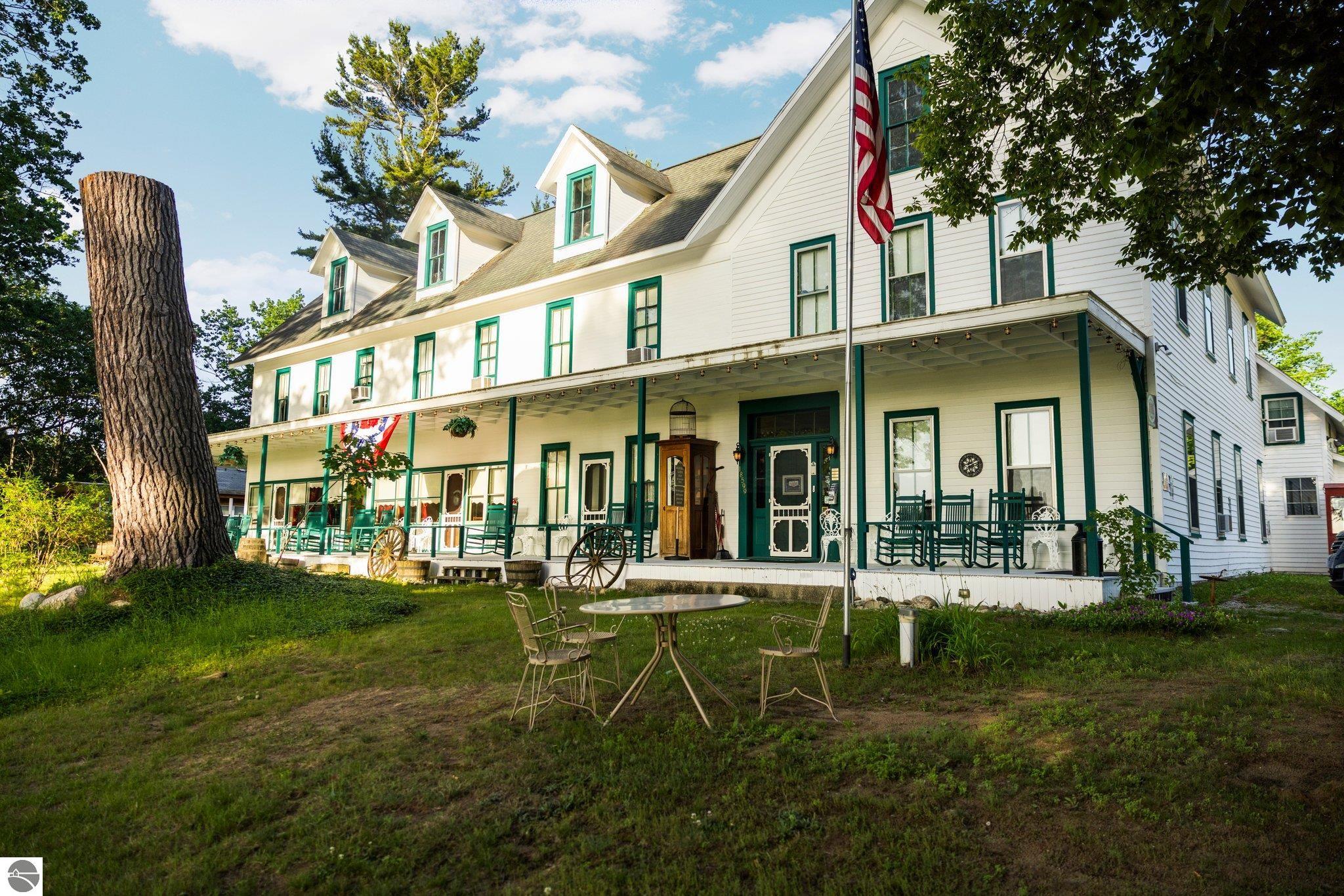 Traverse City, Michigan, 49686, United States, 11 Bedrooms Bedrooms, ,12 BathroomsBathrooms,Residential,Active,1871584