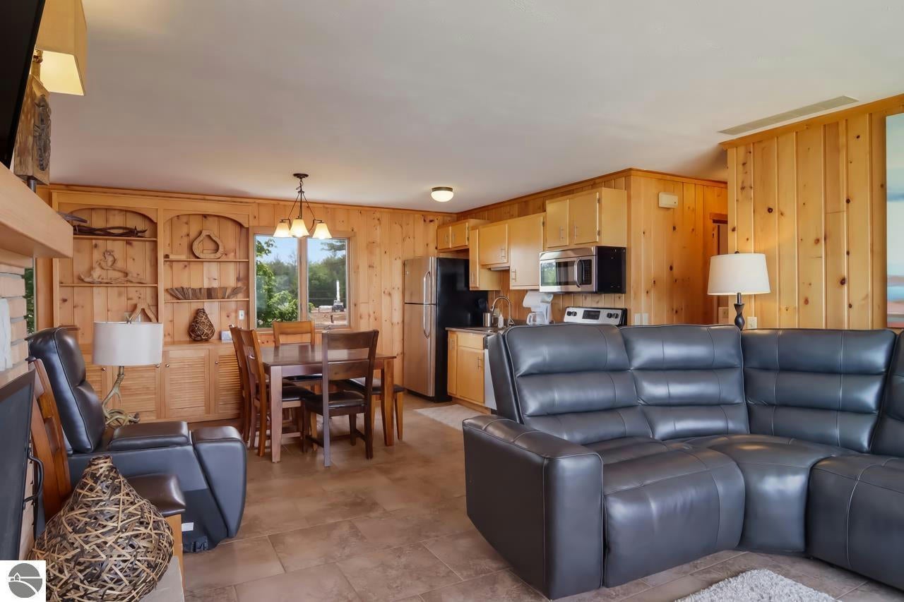 Traverse City, Michigan, 49686, United States, ,4 BathroomsBathrooms,Residential,Active,1769865