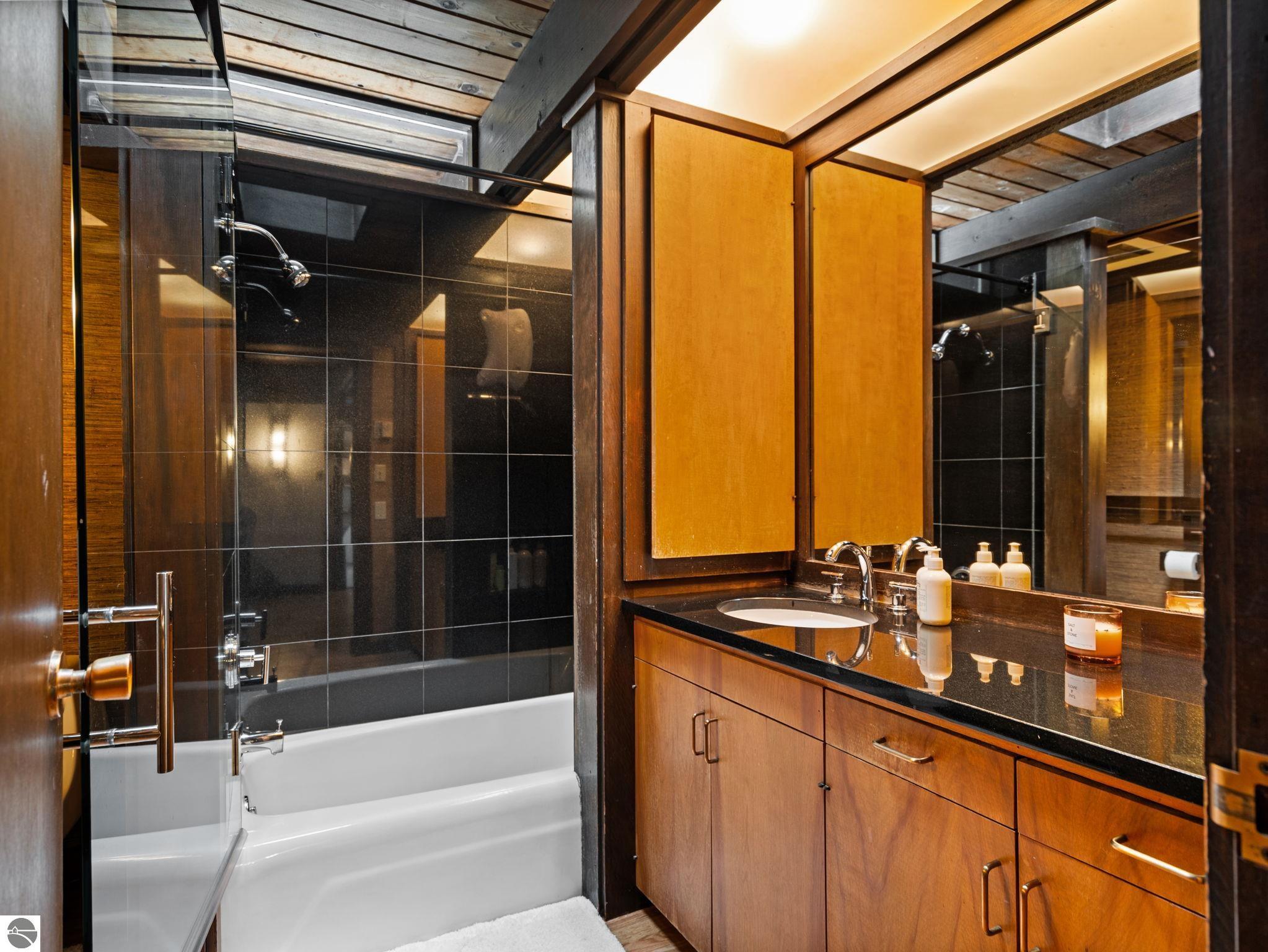 Traverse City, Michigan, 49686, United States, 3 Bedrooms Bedrooms, ,2 BathroomsBathrooms,Residential,Contingent,2007042