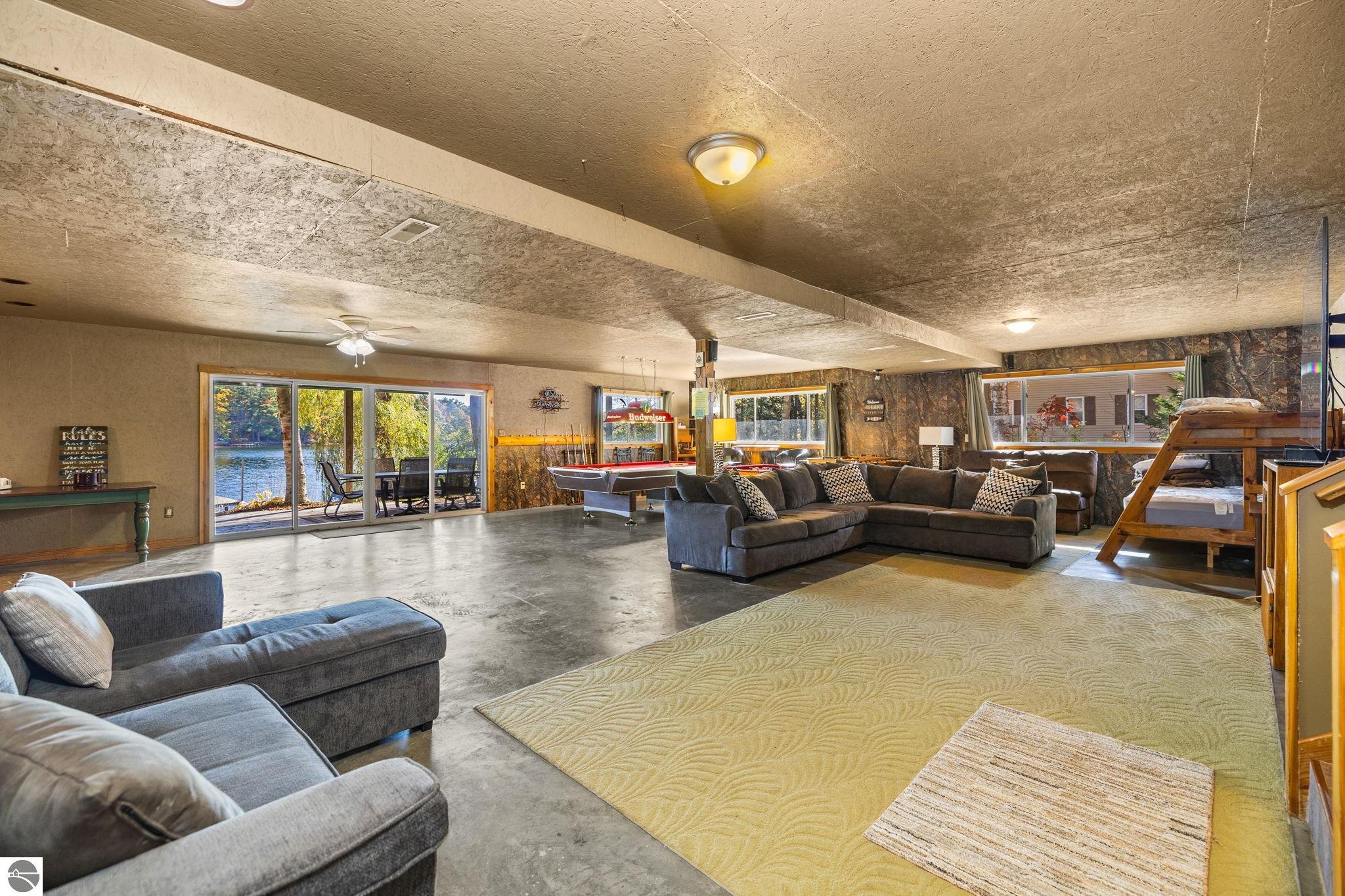 Traverse City, Michigan, 49696, United States, 2 Bedrooms Bedrooms, ,3 BathroomsBathrooms,Residential,Active,1985865