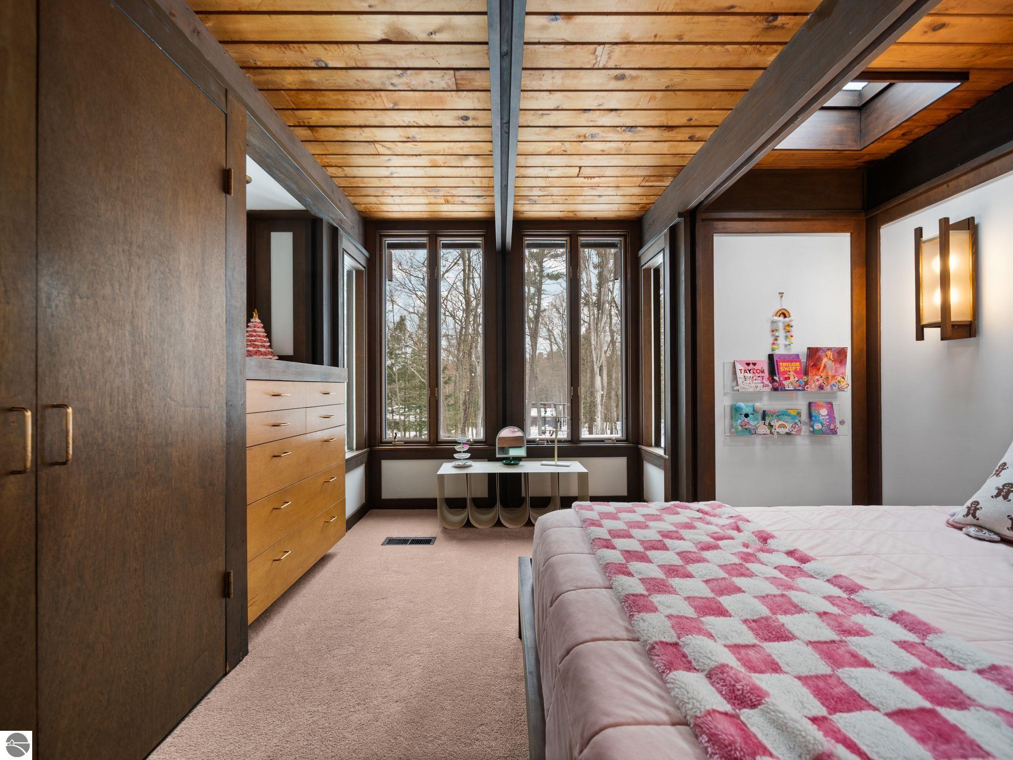 Traverse City, Michigan, 49686, United States, 3 Bedrooms Bedrooms, ,2 BathroomsBathrooms,Residential,Contingent,2007042