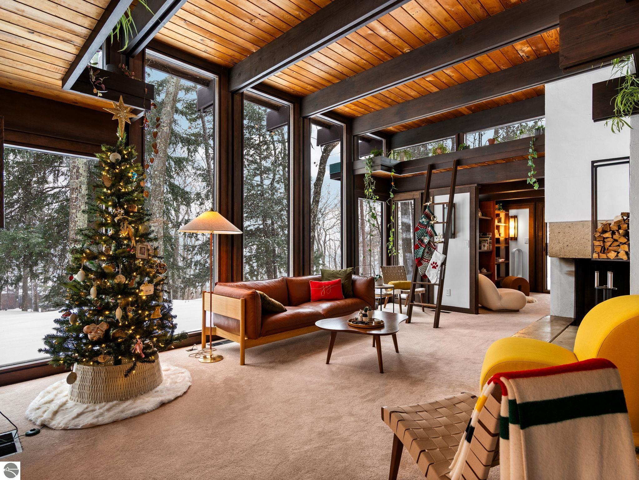 Traverse City, Michigan, 49686, United States, 3 Bedrooms Bedrooms, ,2 BathroomsBathrooms,Residential,Contingent,2007042