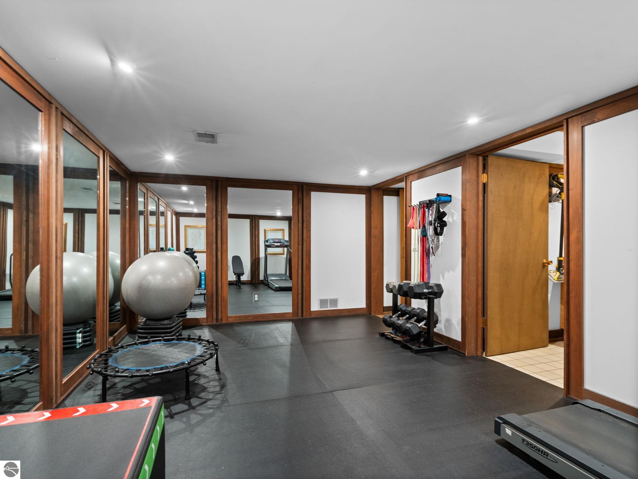 Traverse City, Michigan, 49686, United States, 3 Bedrooms Bedrooms, ,2 BathroomsBathrooms,Residential,Contingent,2007042