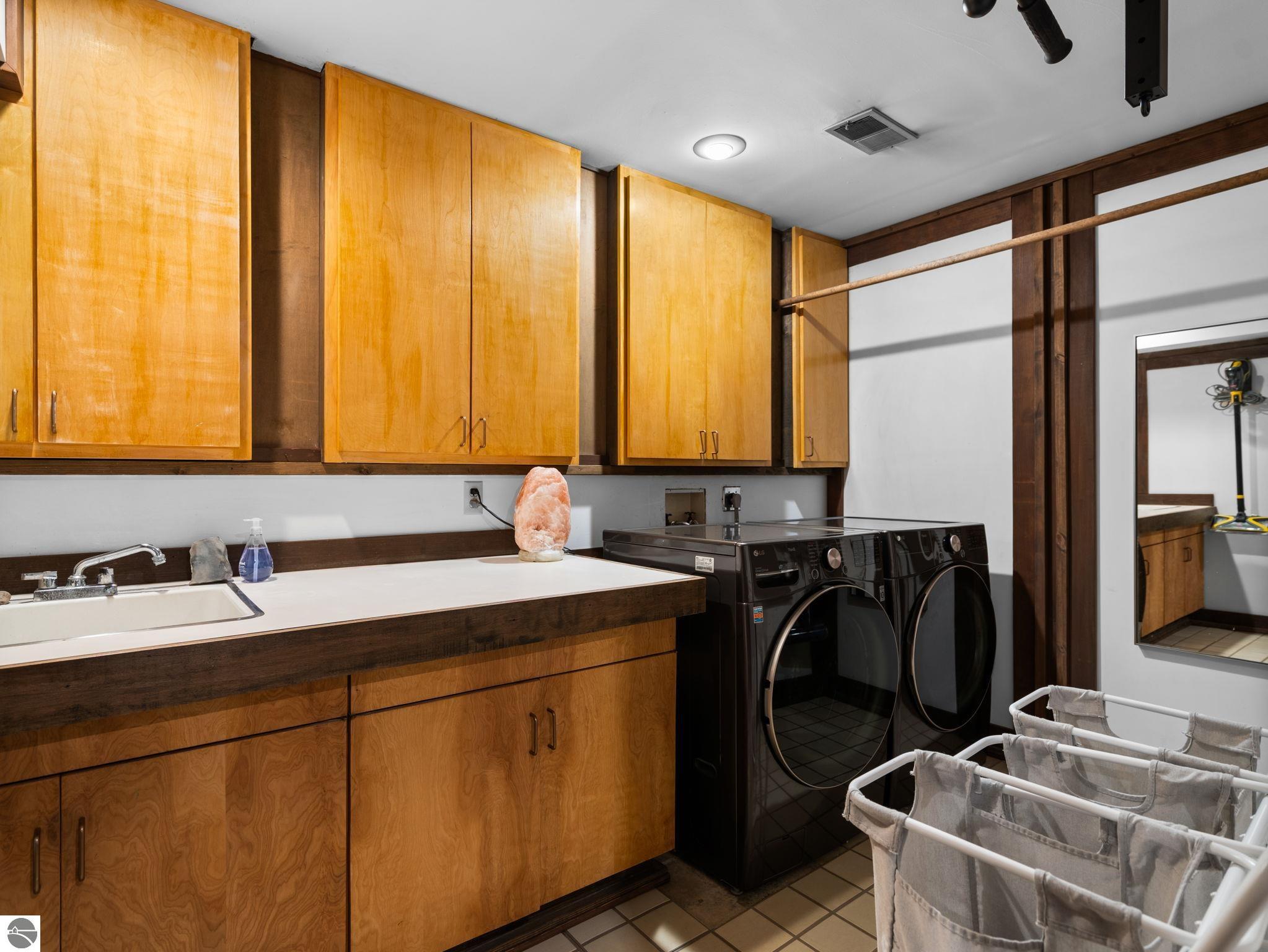 Traverse City, Michigan, 49686, United States, 3 Bedrooms Bedrooms, ,2 BathroomsBathrooms,Residential,Contingent,2007042