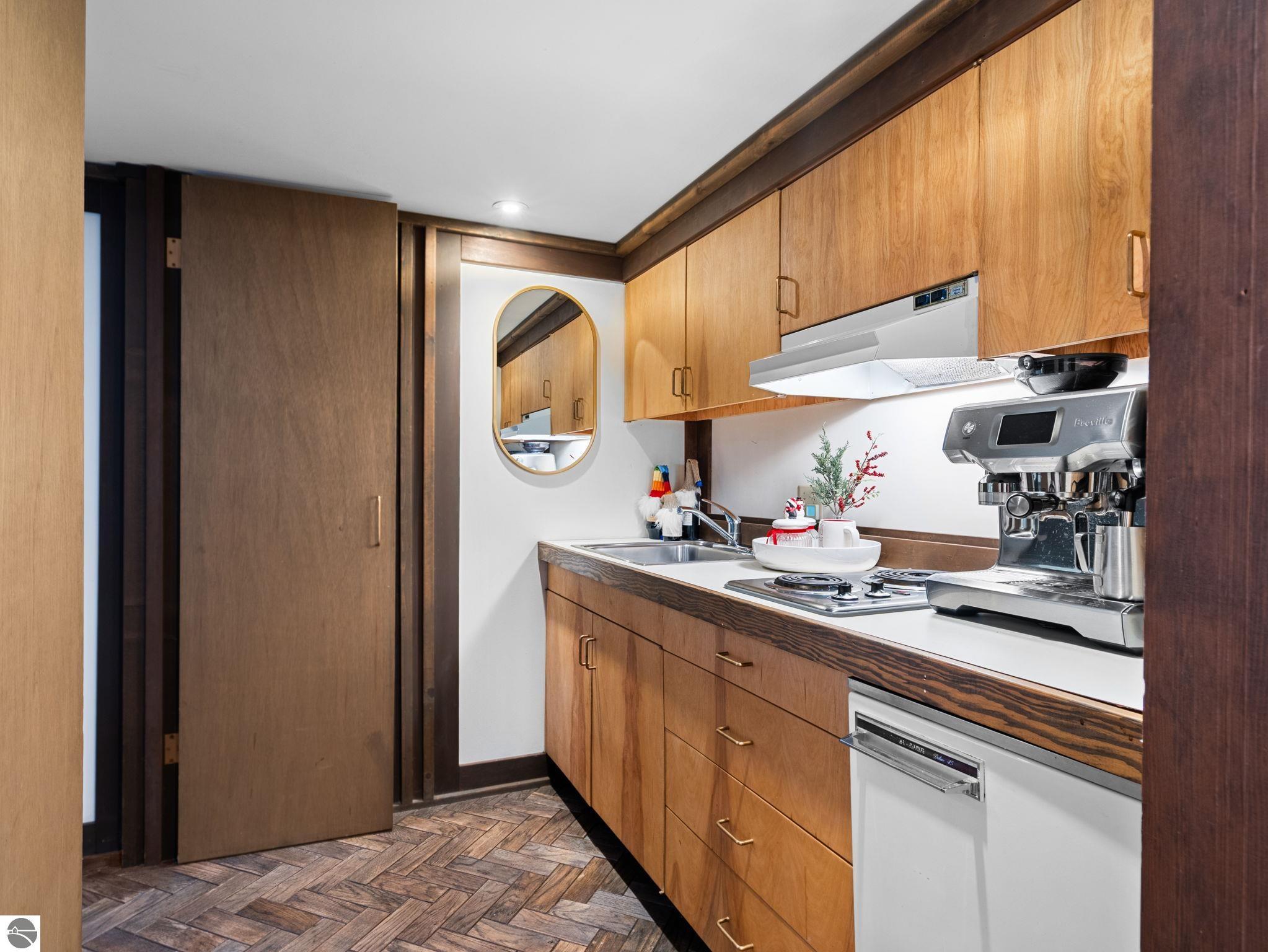 Traverse City, Michigan, 49686, United States, 3 Bedrooms Bedrooms, ,2 BathroomsBathrooms,Residential,Contingent,2007042