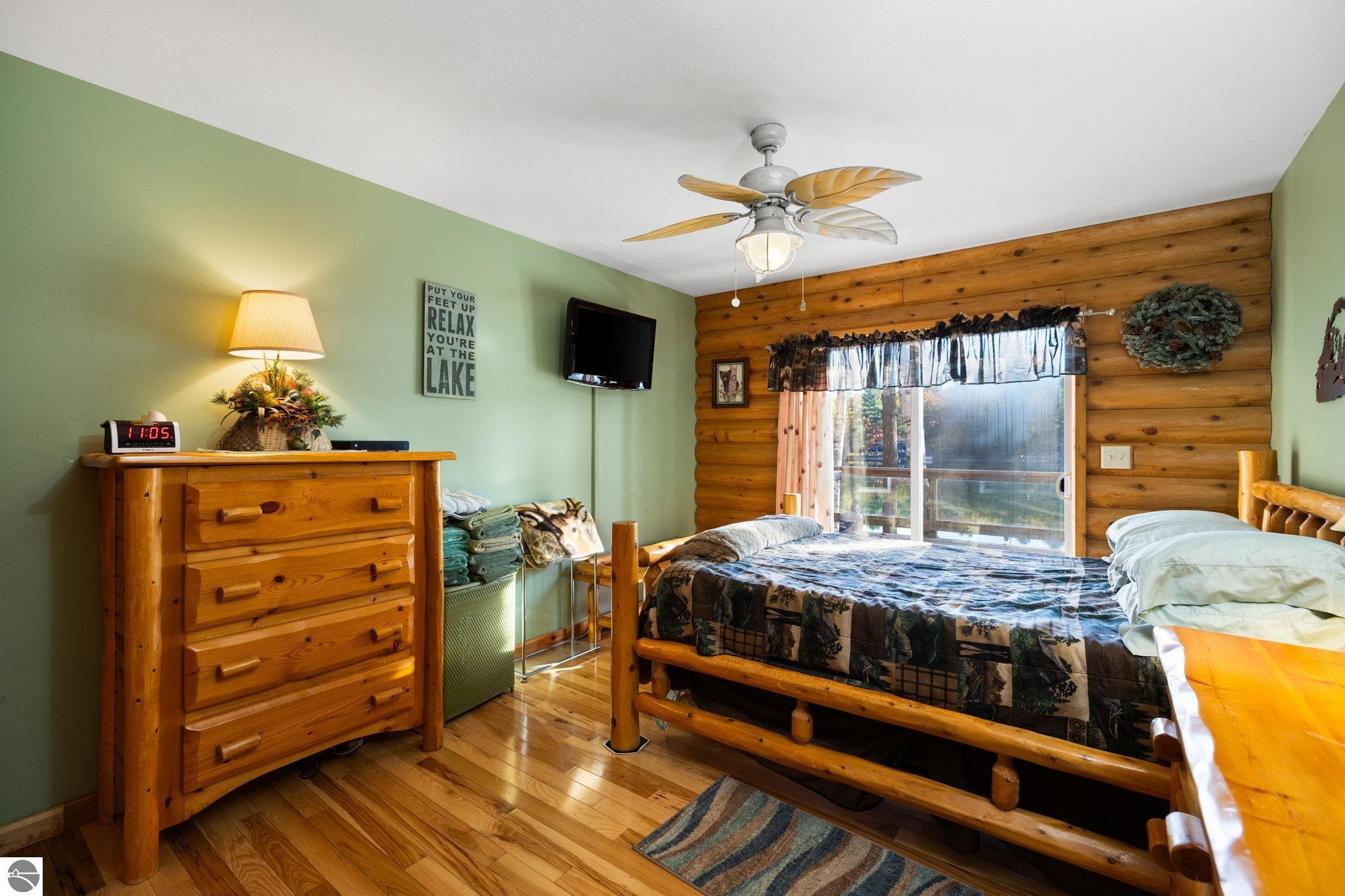 Traverse City, Michigan, 49696, United States, 2 Bedrooms Bedrooms, ,3 BathroomsBathrooms,Residential,Active,1985865