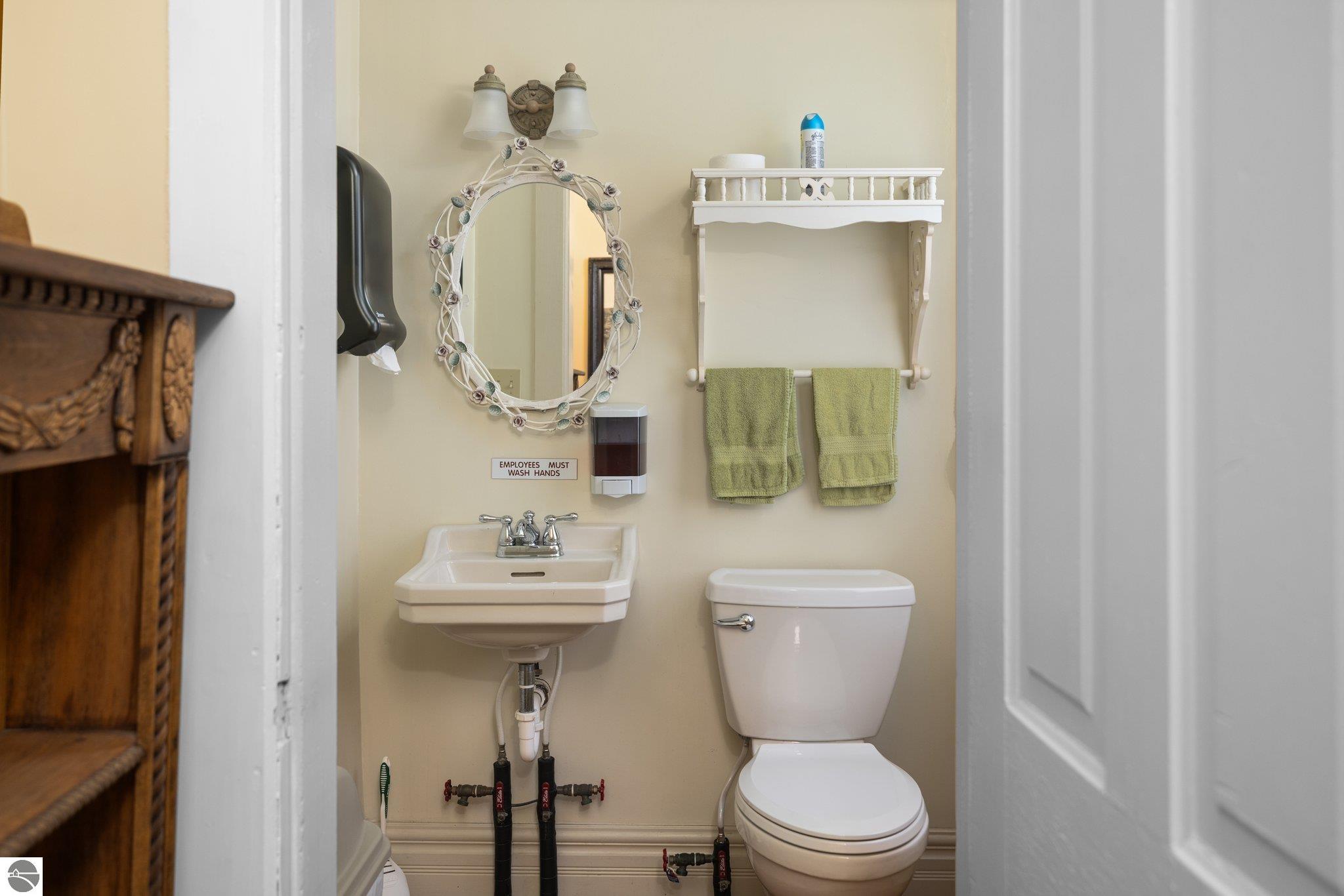 Traverse City, Michigan, 49686, United States, 11 Bedrooms Bedrooms, ,12 BathroomsBathrooms,Residential,Active,1871584