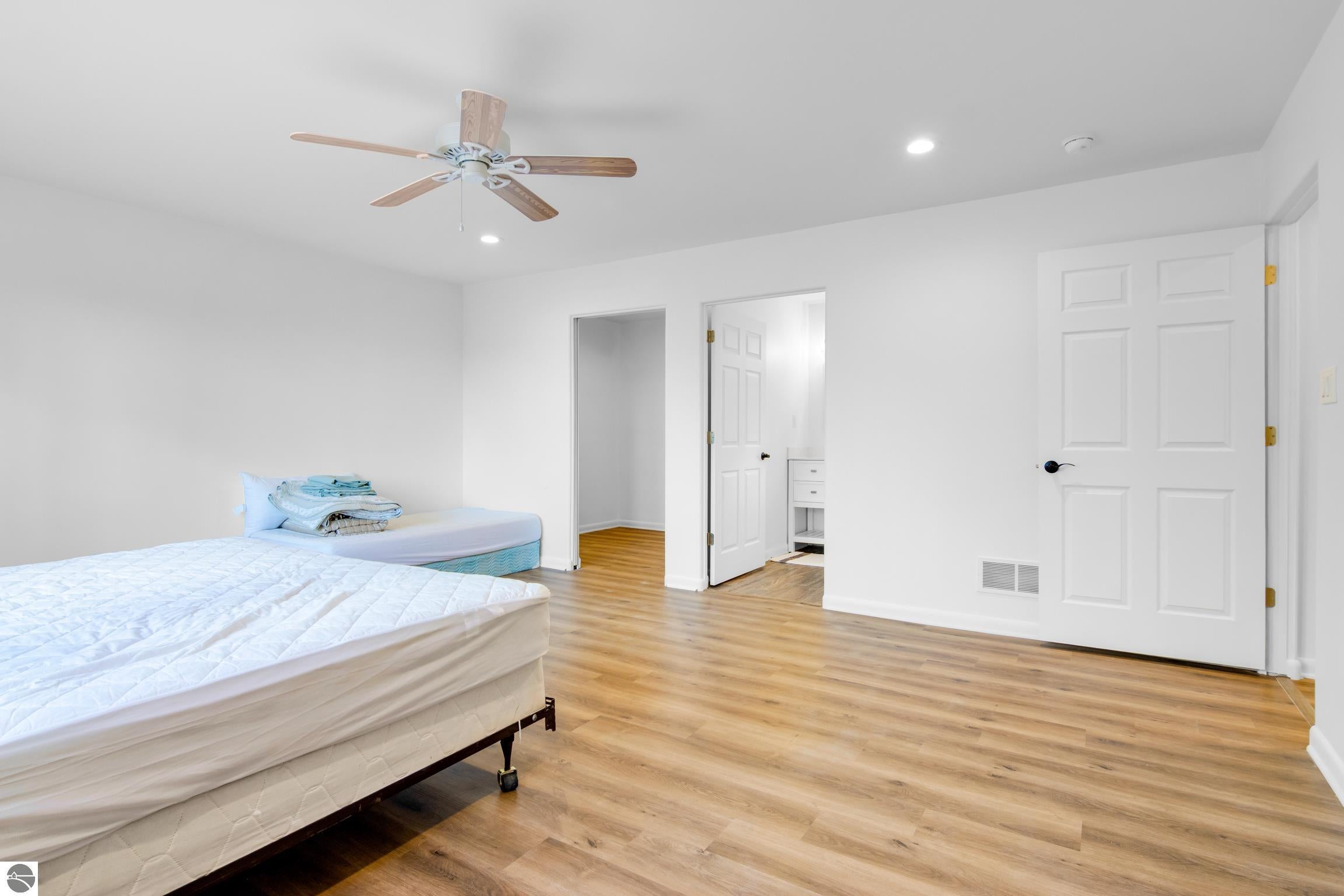 Kalkaska, Michigan, 49646, United States, 4 Bedrooms Bedrooms, ,5 BathroomsBathrooms,Residential,Active,1992305