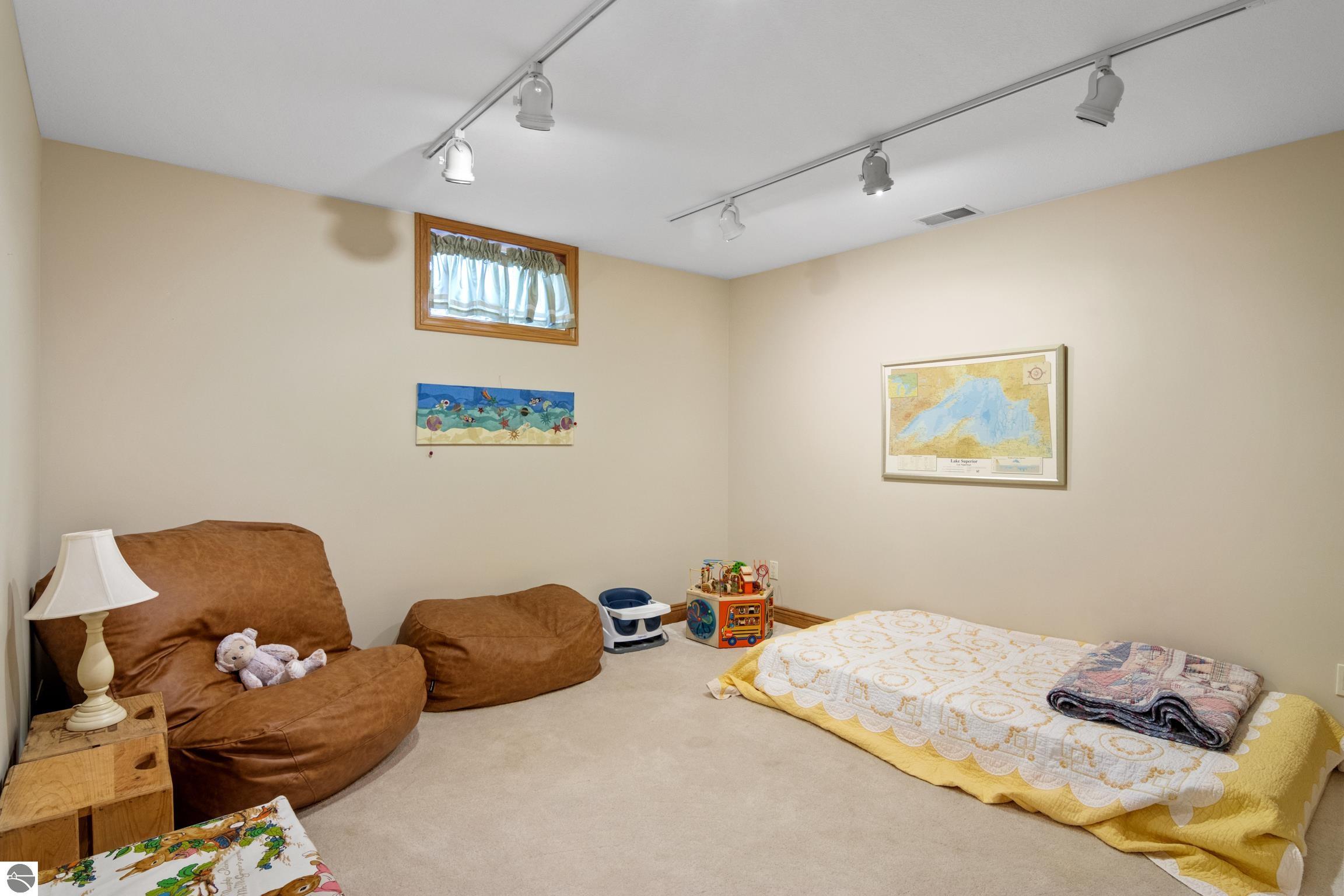 Williamsburg, Michigan, 49690, United States, ,4 BathroomsBathrooms,Residential,Active,1831821