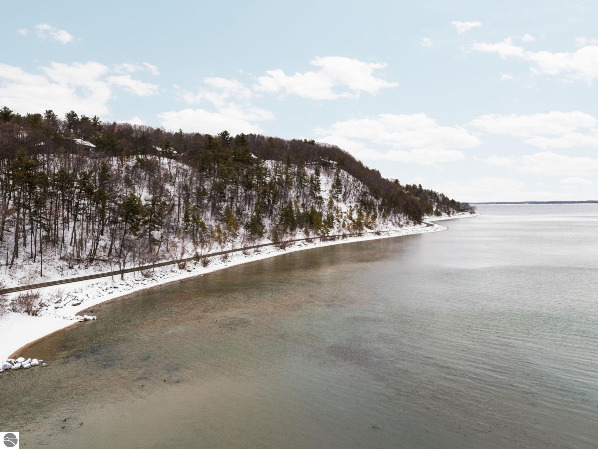 Traverse City, Michigan, 49686, United States, 3 Bedrooms Bedrooms, ,2 BathroomsBathrooms,Residential,Contingent,2007042