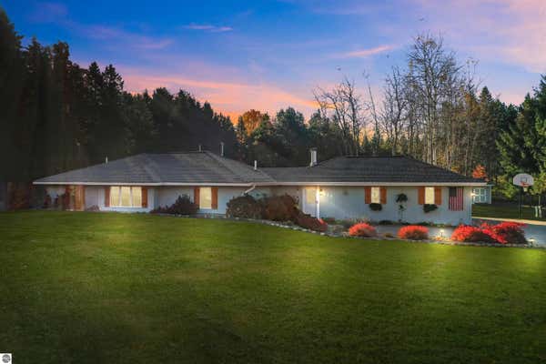 214 BLOSSOM AVE, CADILLAC, MI 49601 - Image 1