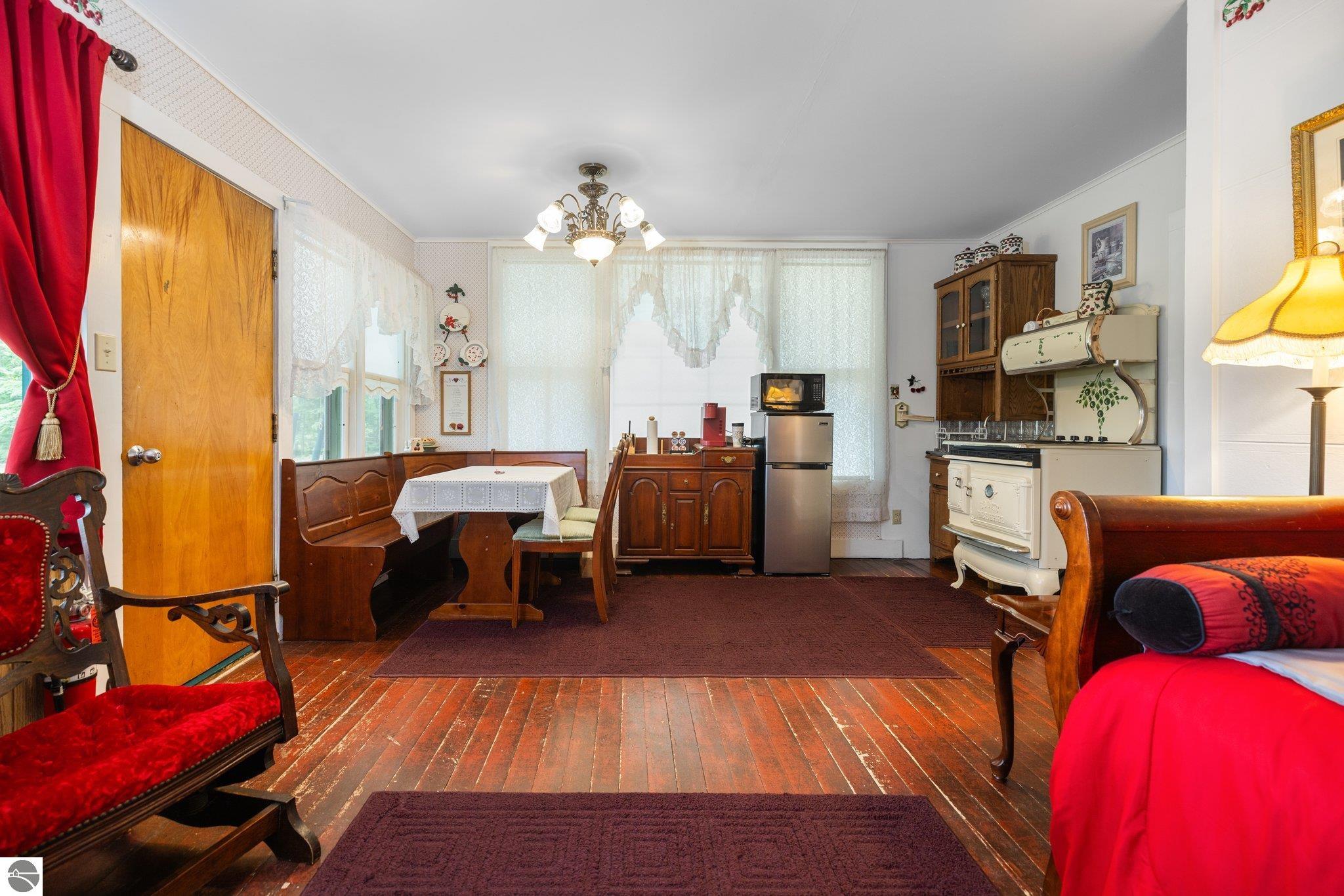 Traverse City, Michigan, 49686, United States, 11 Bedrooms Bedrooms, ,12 BathroomsBathrooms,Residential,Active,1871584