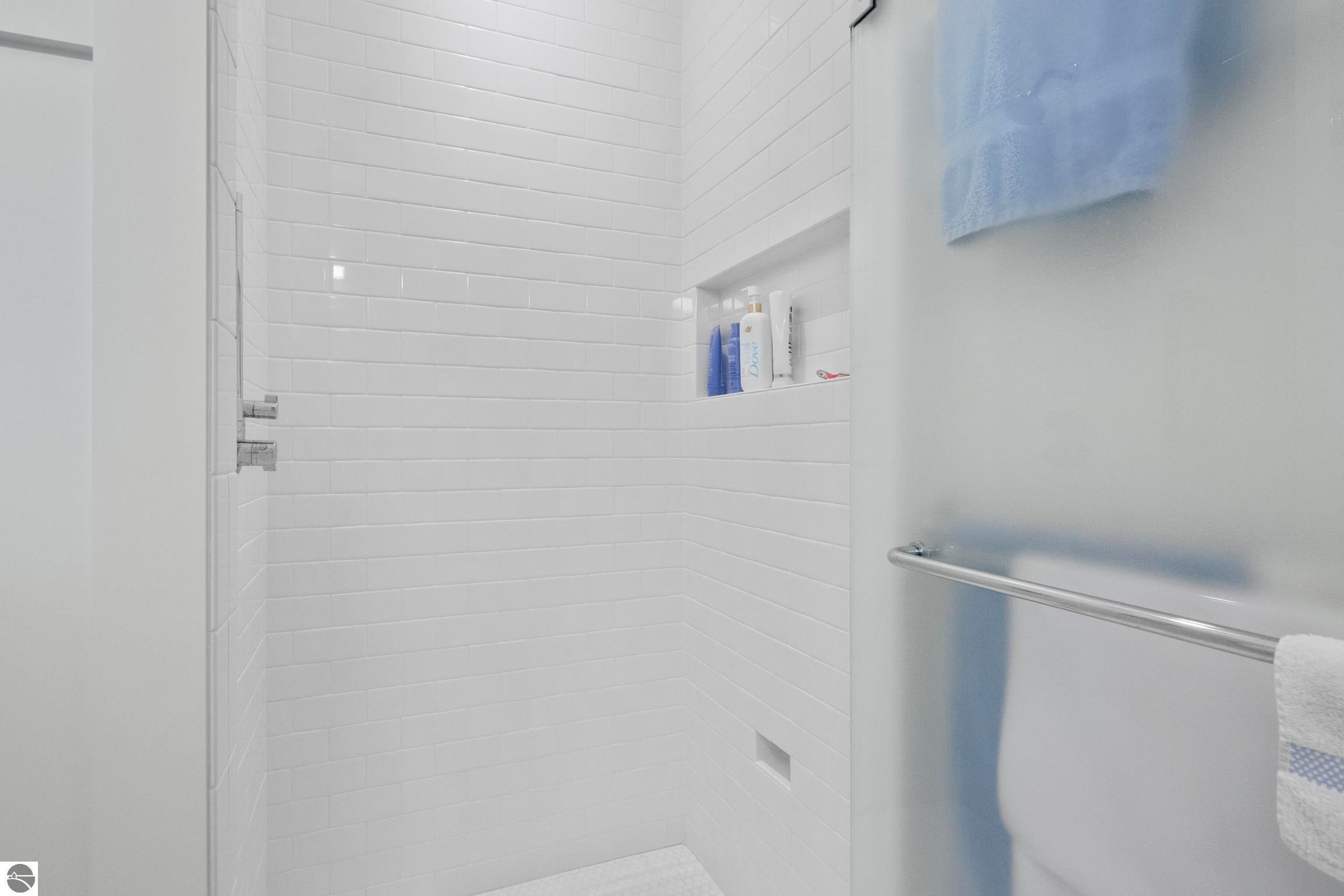 Rapid City, Michigan, 49676, United States, 5 Bedrooms Bedrooms, ,5 BathroomsBathrooms,Residential,Active,1945320