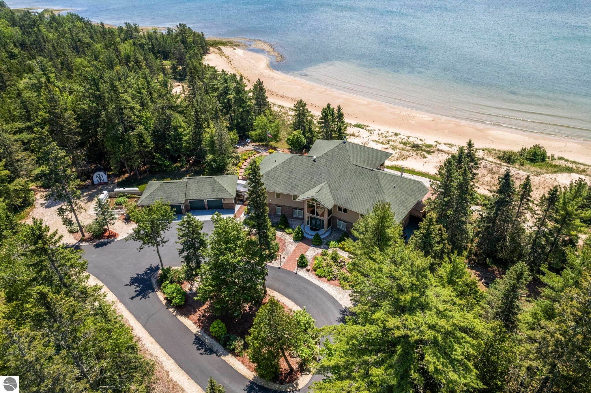 Manistique, Michigan, 49854, United States, 5 Bedrooms Bedrooms, ,5 BathroomsBathrooms,Residential,Active,1778718