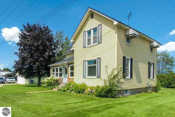 102 W PHILIP ST, LAKE LEELANAU, MI 49653 - Image 1